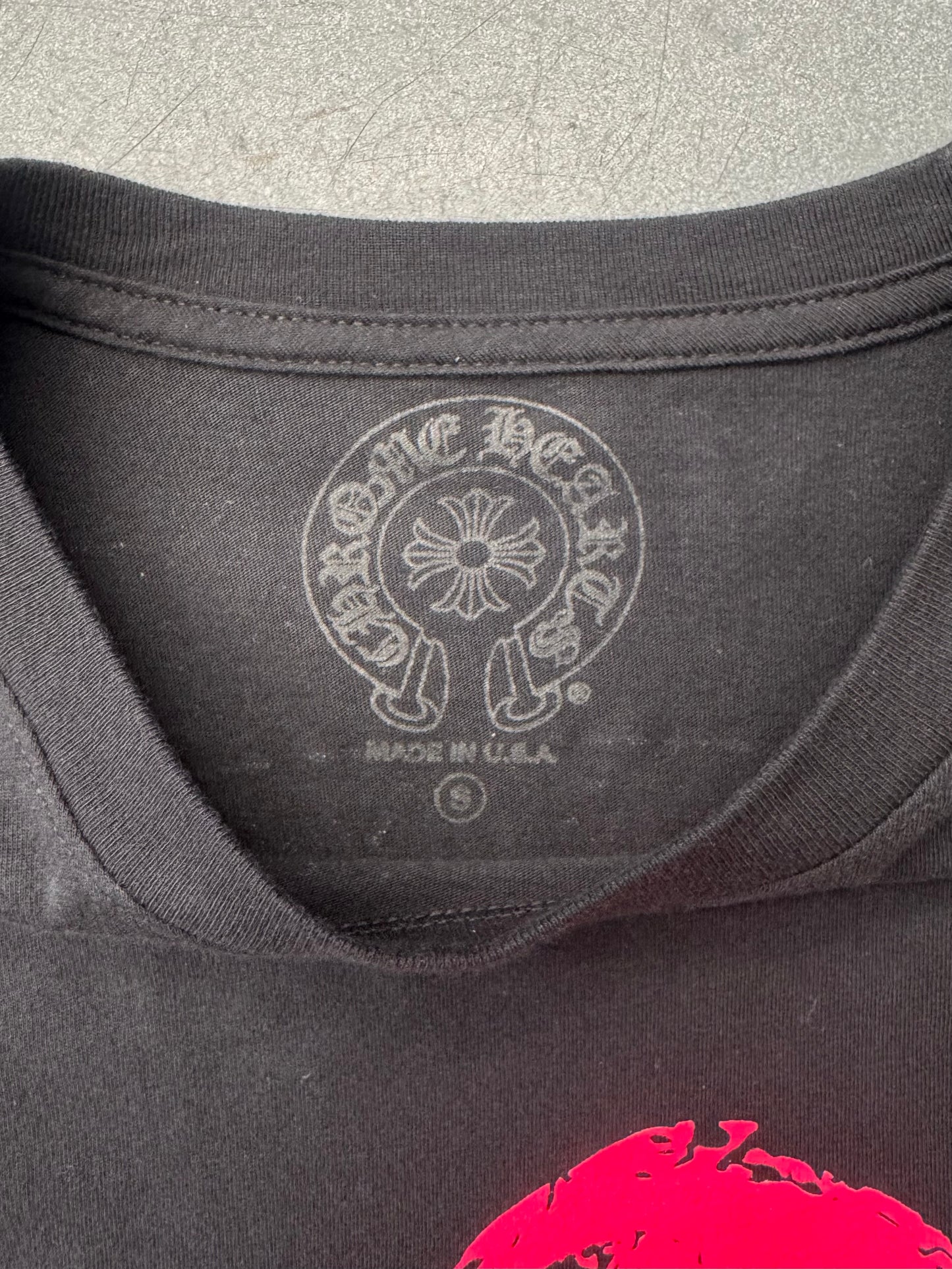 CHROME HEARTS FOTI PINK HARRIS TEETER LS TEE - BLACK (S)