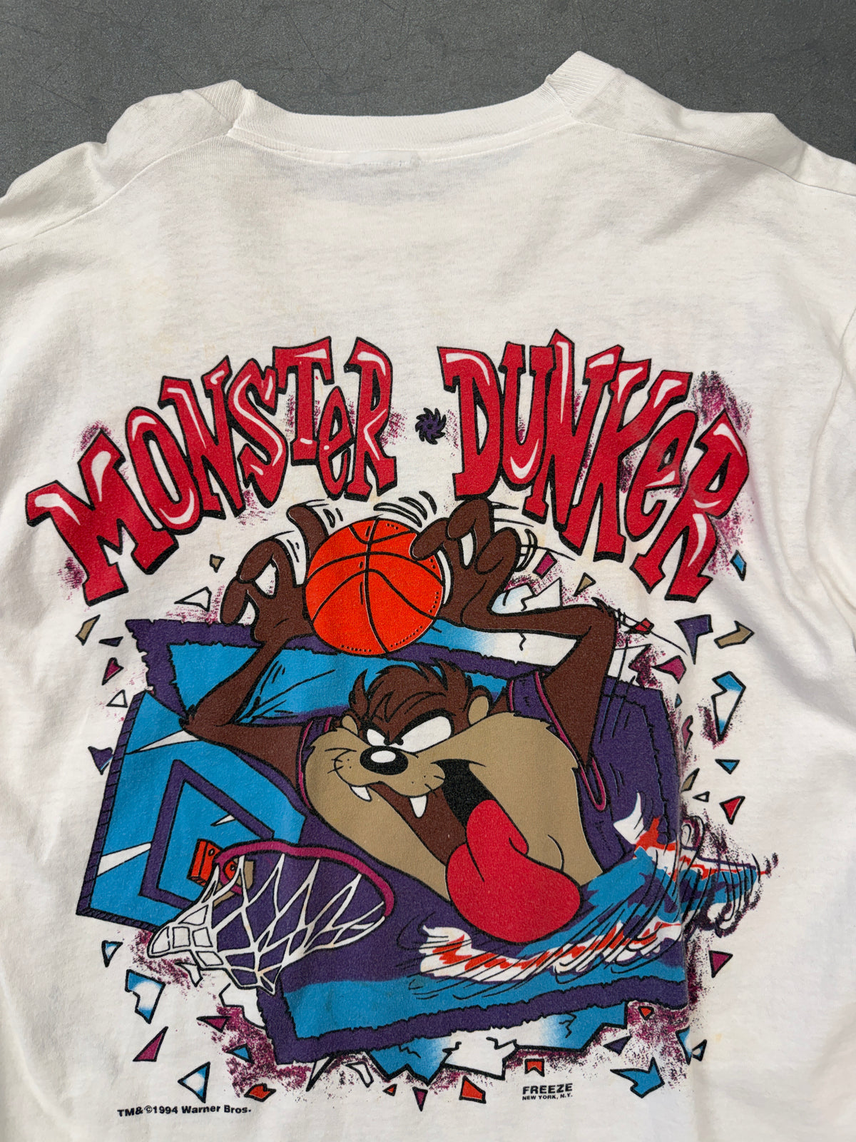 1994 ANIMAL ON THE COURT MONSTER DUNKER TAZ TEE (PULLED TAG)
