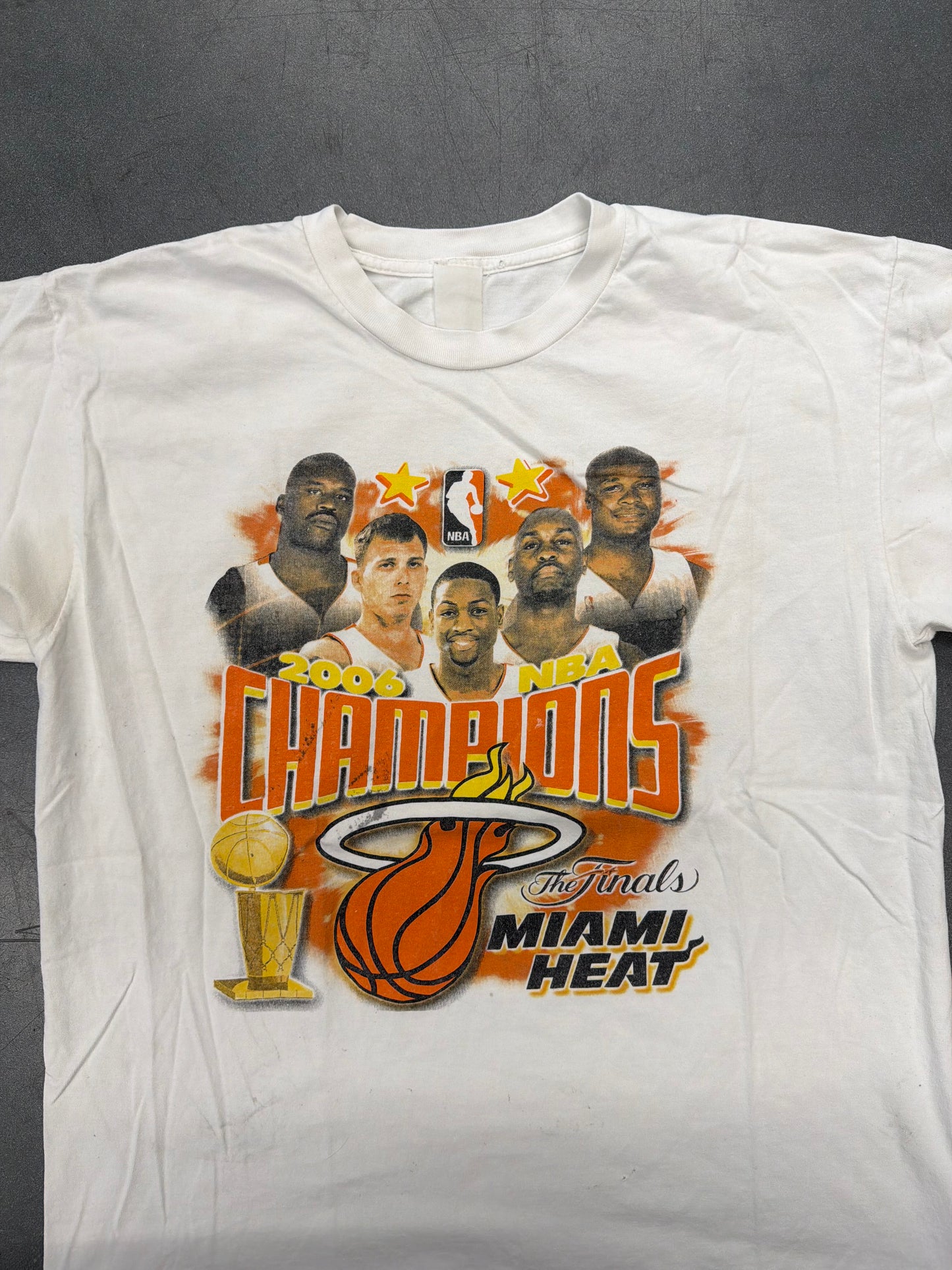 2006 NBA CHAMPIONS MIAMI HEAT BOOTLEG RAP STYLE TEE (FADED TAG)