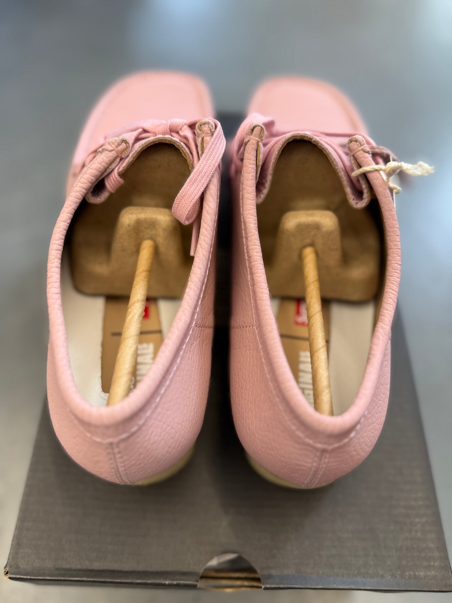 2025 SIZE 9.5 SUPREME CLARK ORIGINALS WALLABEE PINK REFLECTIVE (NEW WITH BOX)