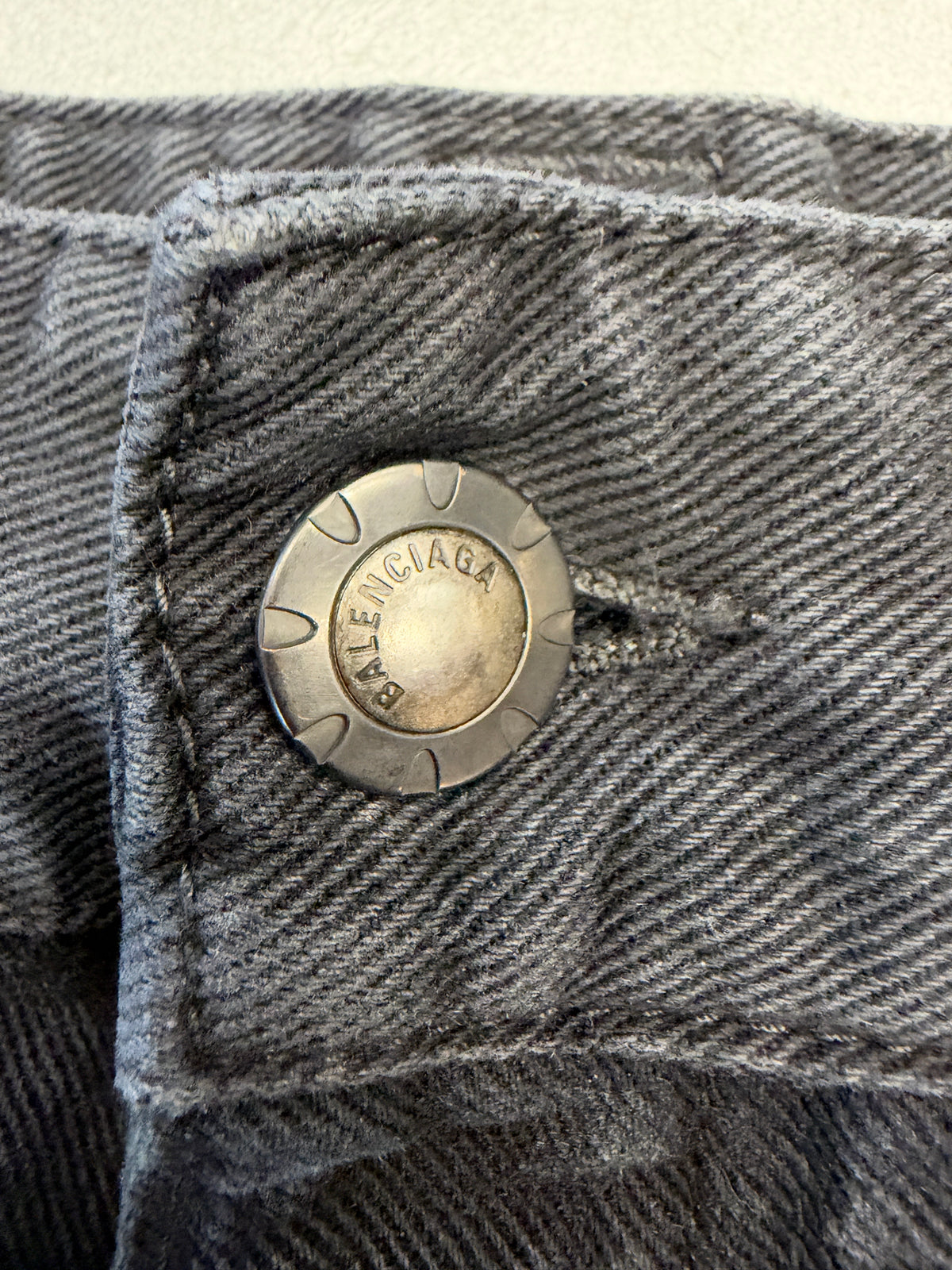FW25 BALENCIAGA RIPPED OFF BAGGY DOUBLE KNEE JEANS - WASHED BLACK