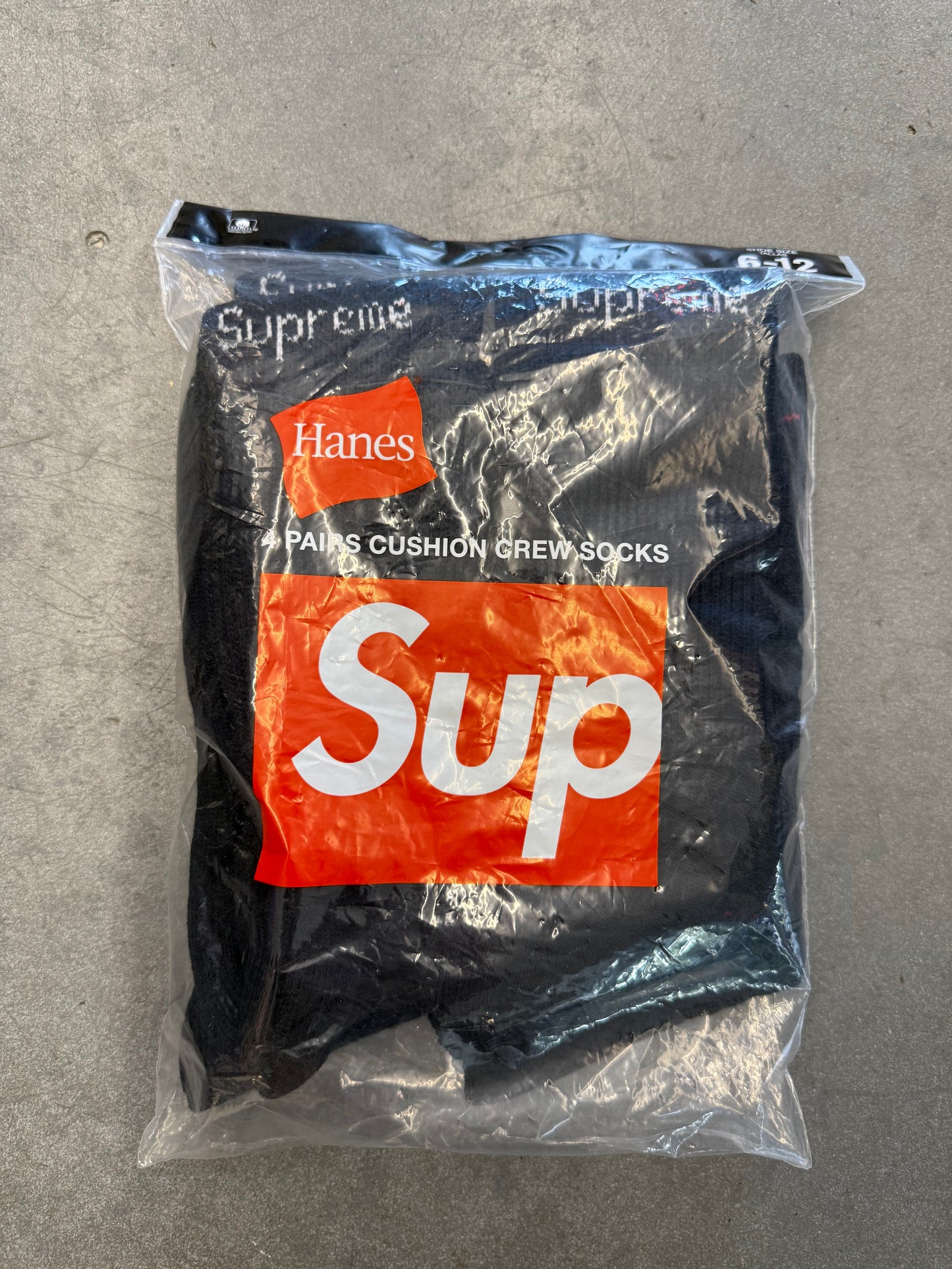 SUPREME HANES CUSHION CREW SOCKS BLACK 4 PACK