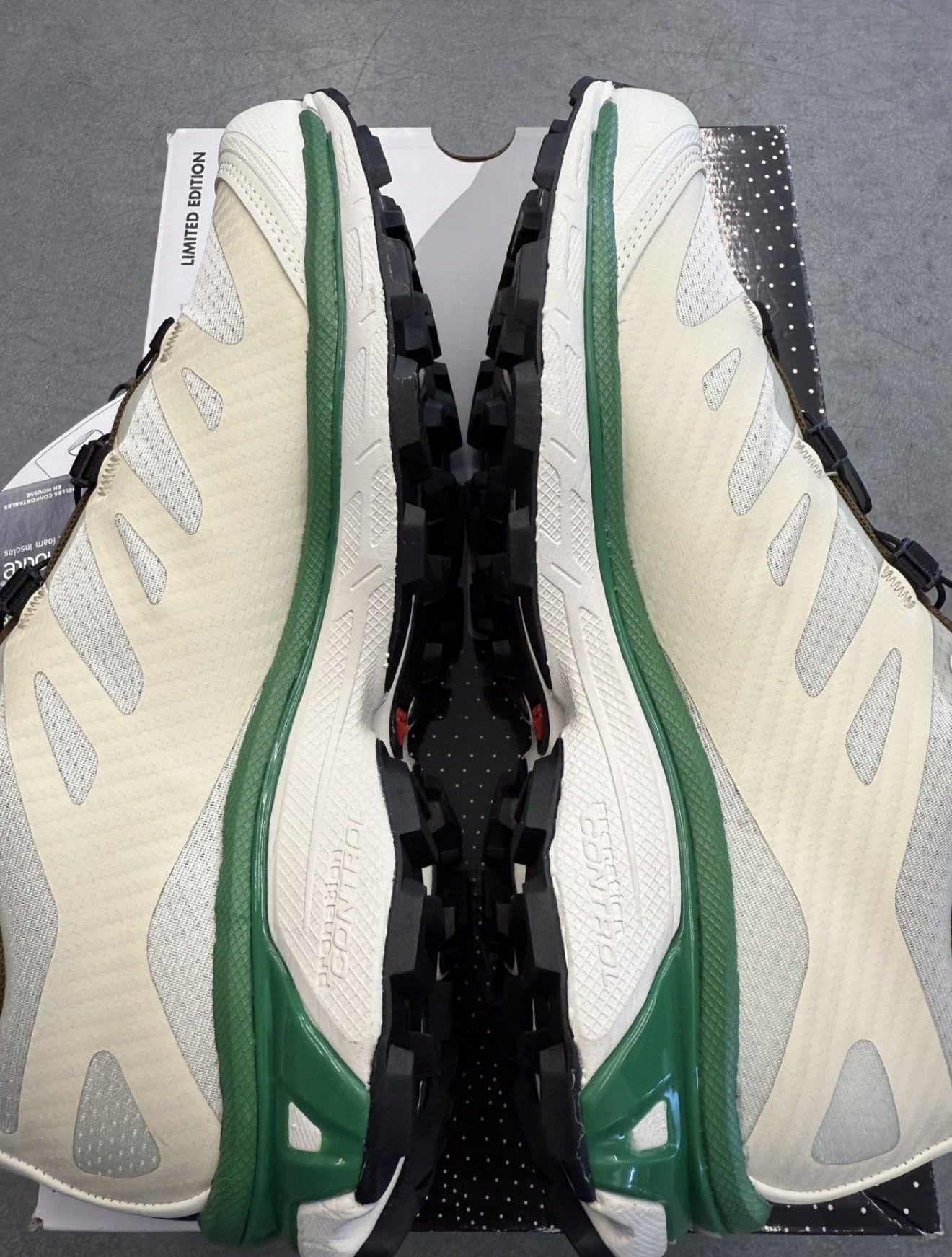 SIZE 8 SALOMON XT-4 HIDDEN NY WHITE (BRAND NEW WITH BOX)