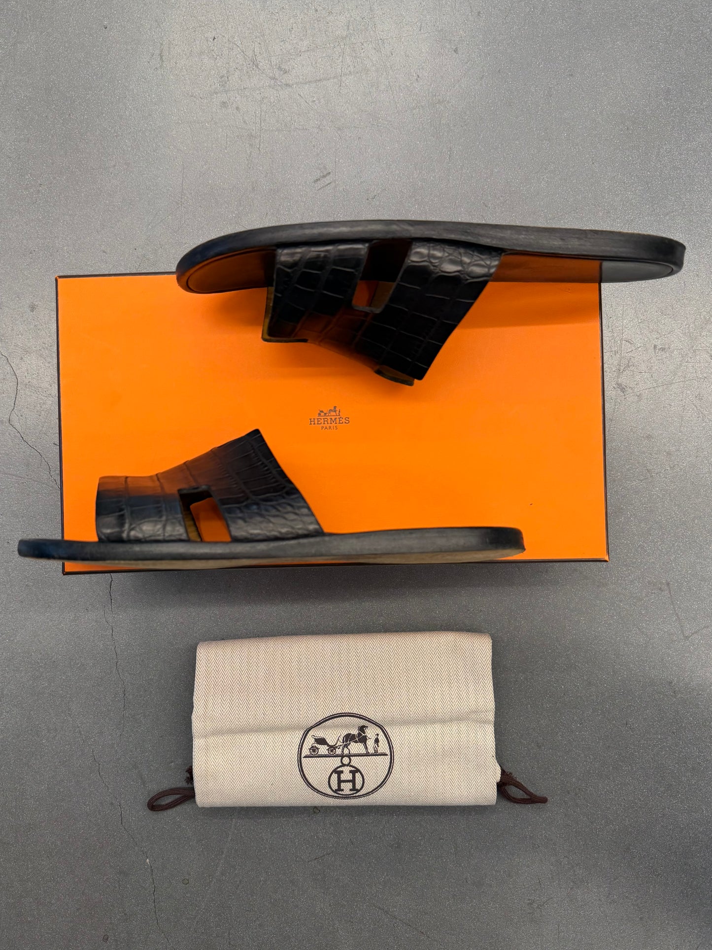 SIZE 43 HERMES IZMIR CROCODILE SANDAL  - BLACK (PRE-OWNED WITH BOX)