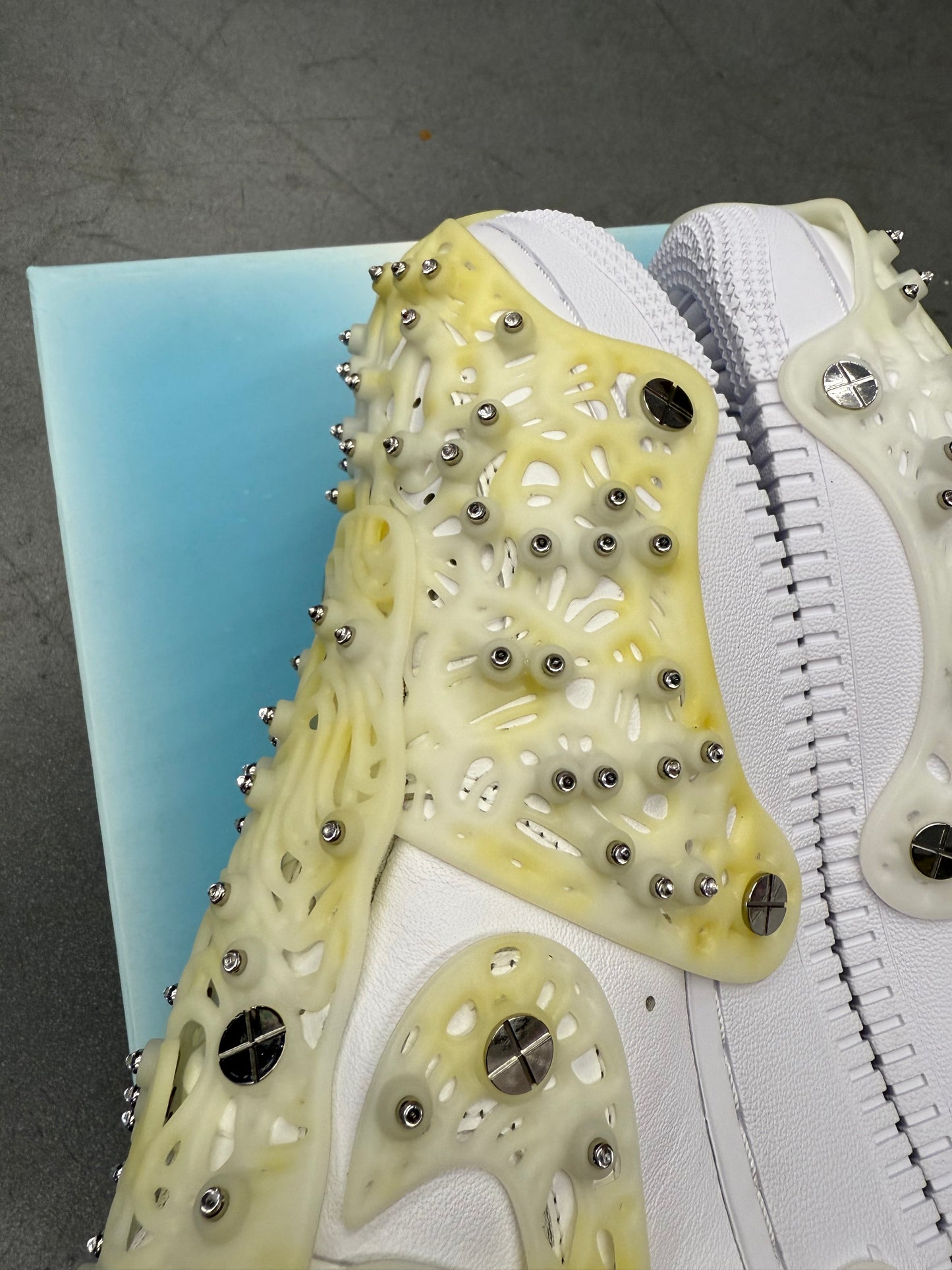 SIZE 9W NIKE AIR FORCE 1 LOW SWARVOSKI RETROFLECTIVE CRYSTAL WHITE (2021) (NEW WITH DEFECTS) (CC)