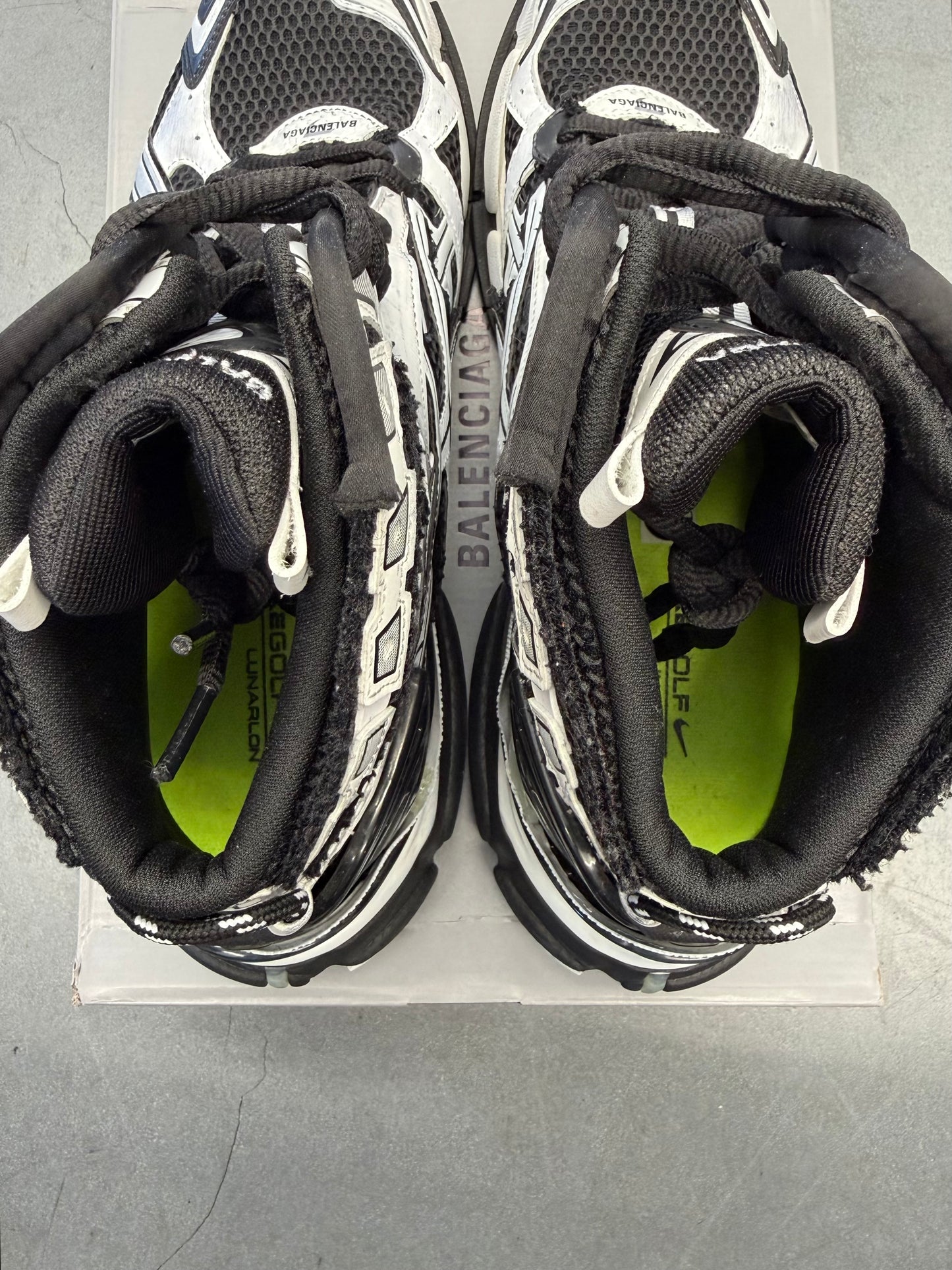 SIZE 46 BALENCIAGA RUNNER HIGH WHITE/BLACK - 46 (PRE-OWNED WITH BOX)