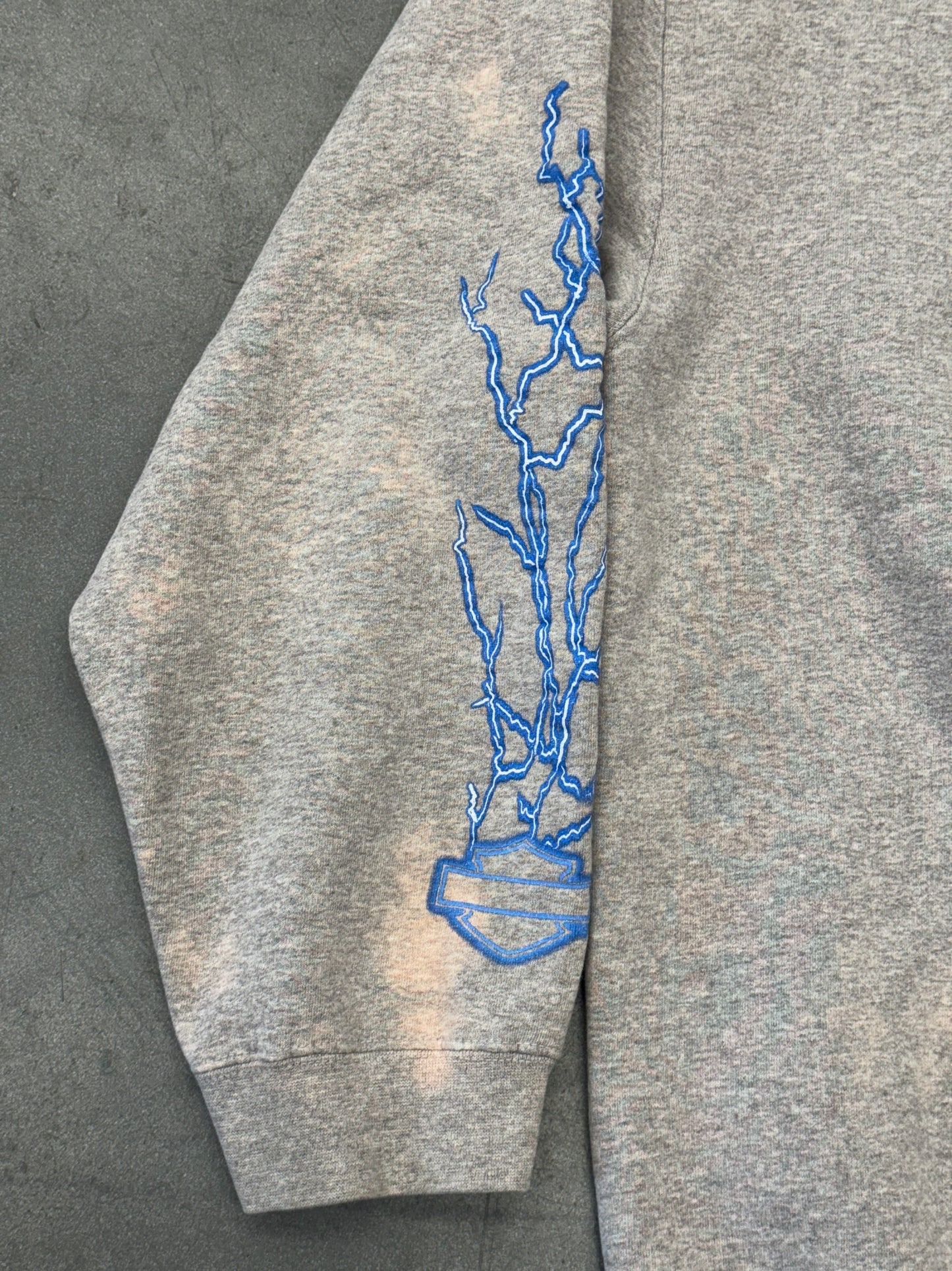 2005 HARLEY-DAVIDSON NORTH HAMPOTON, NH WINGED SKULL "FEEL THE THUNDER" CREWNECK (CUT TAG)