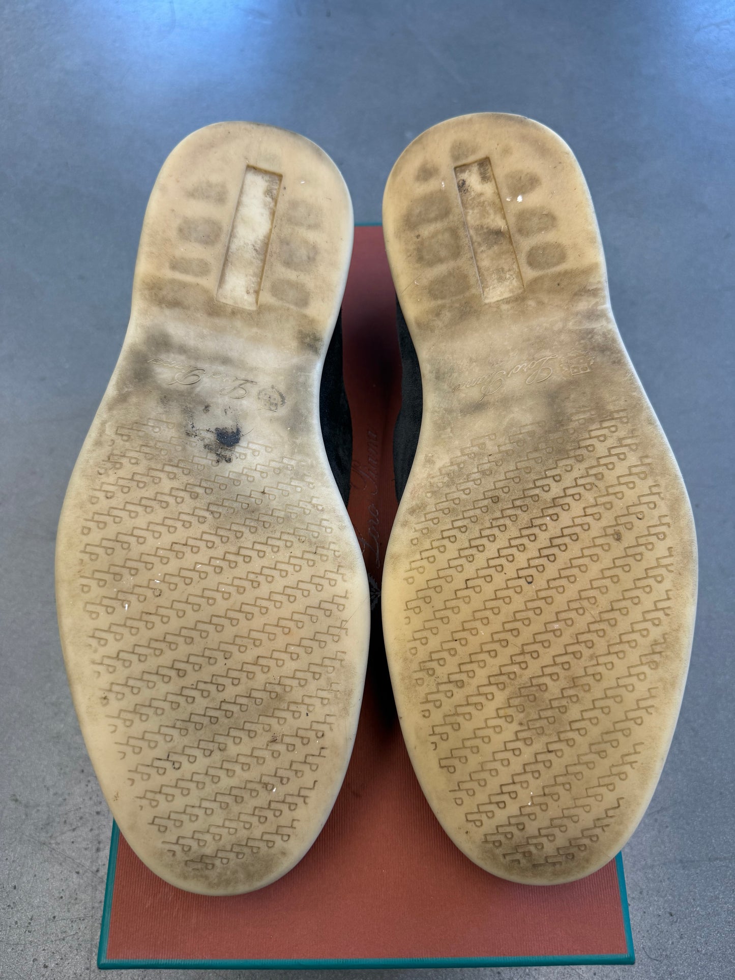 SIZE 43 LORO PIANA SUMMER WALK SUEDE - CAVIAR (PRE-OWNED WITH BOX)