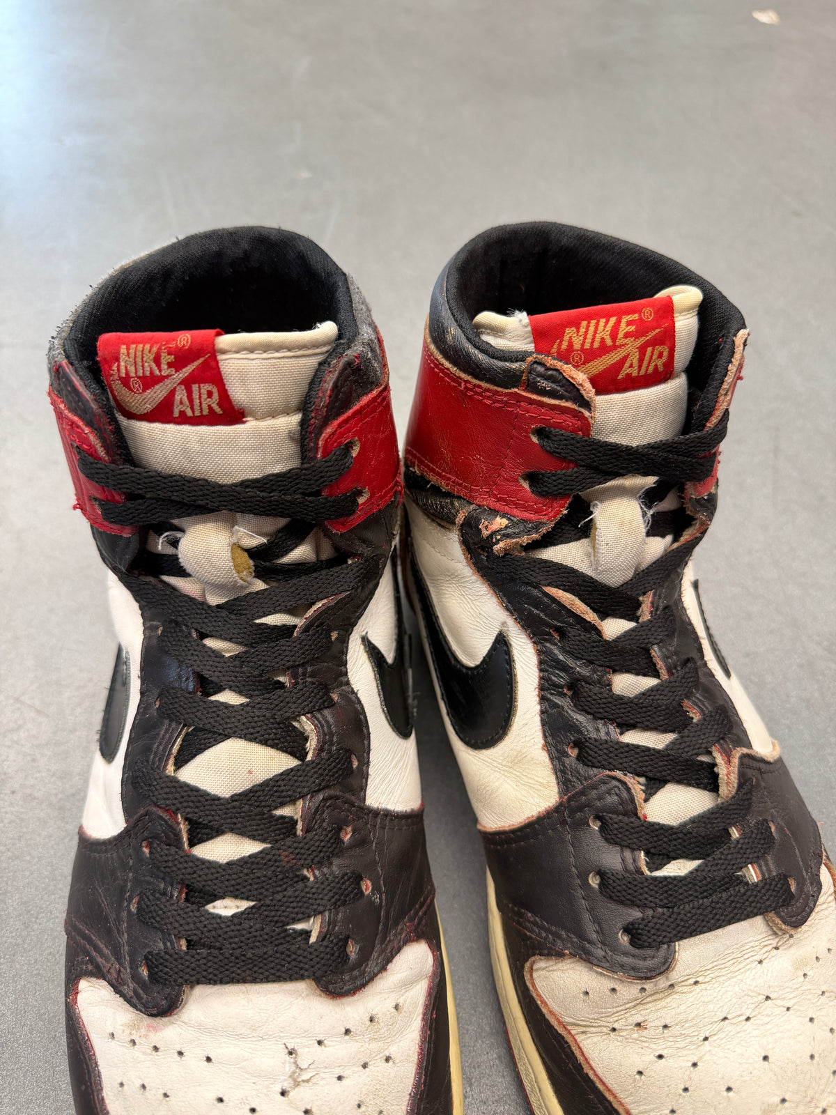 1985 AIR JORDAN 1 HIGH - PAINTED CHICAGO BLACK TOE (E)