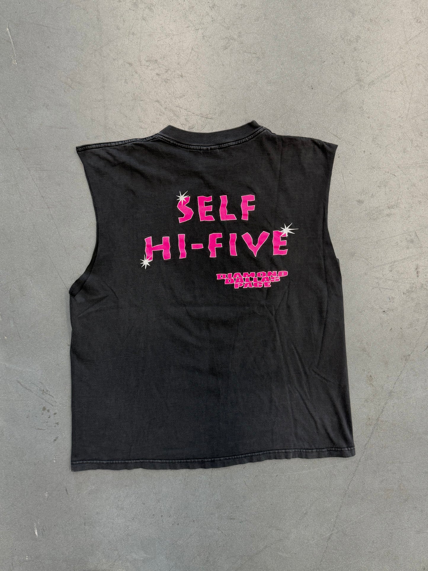 90S DDP WCW DIAMOND DALLAS PAGE SELF HI-FIVE TEE (PYRAMID TAG)