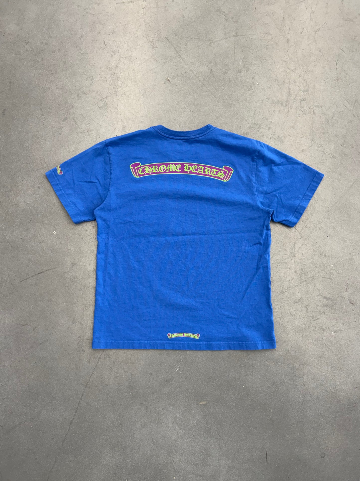 CHROME HEARTS SCROLL LOGO POCKET TEE - BLUE/PURPLE