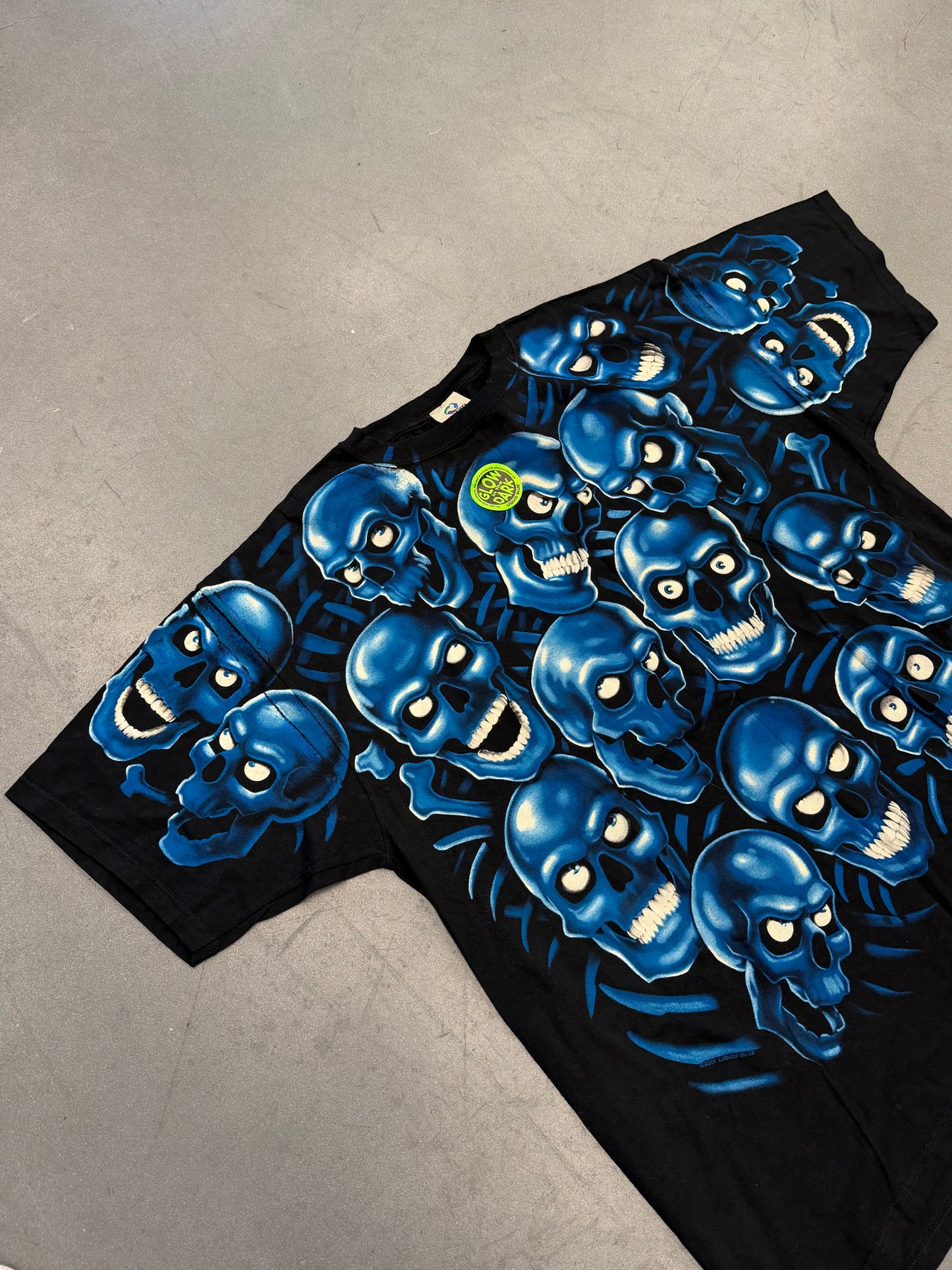 2001 LIQUID BLUE GLOW IN THE DARK SKULLS AOP TEE - BLUE (NWT)
