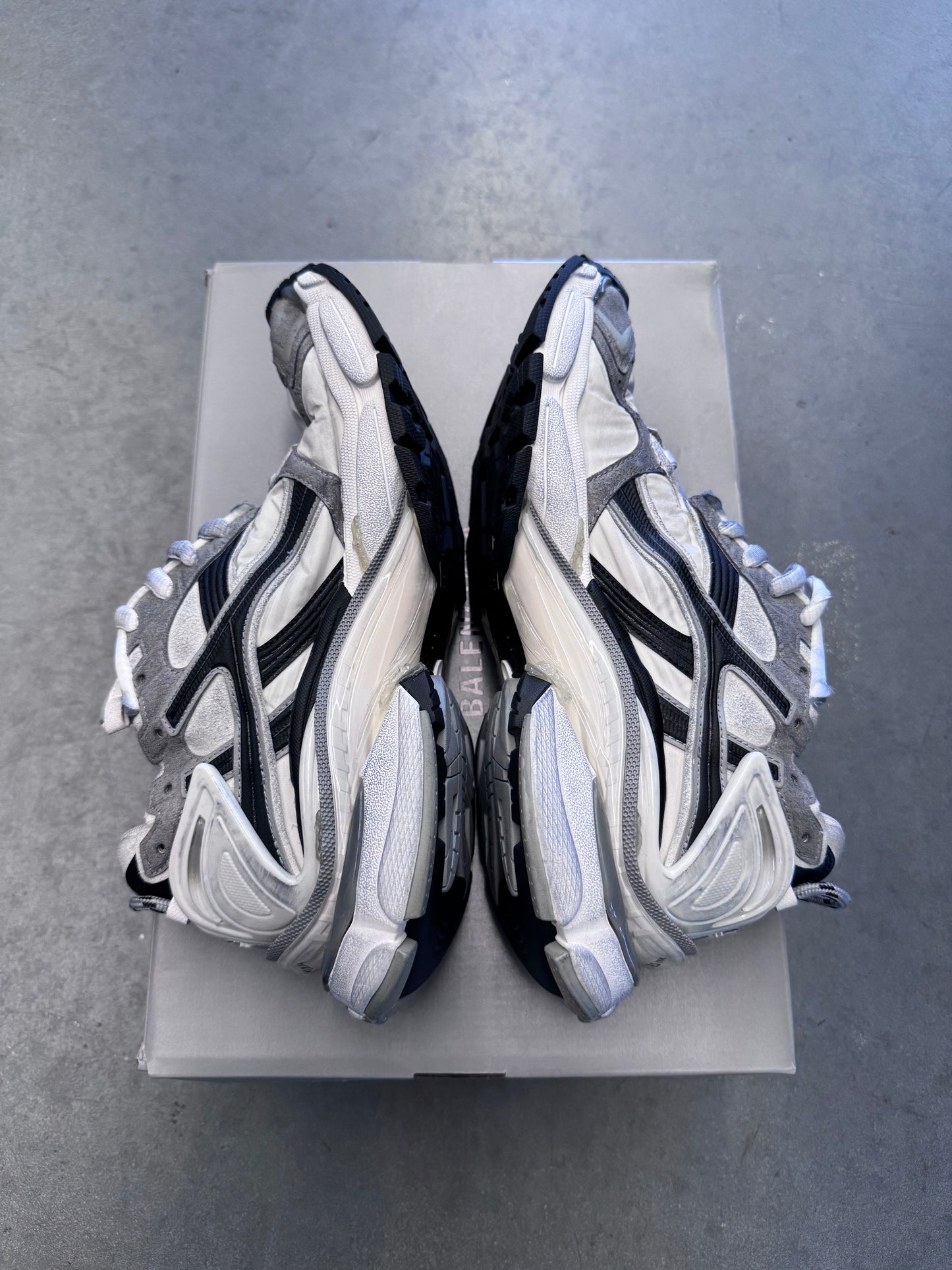 SIZE 42 BALENCIAGA MEN'S RUNNER SNEAKERS NYLON/SUEDE/MESH (NEW WITH BOX)