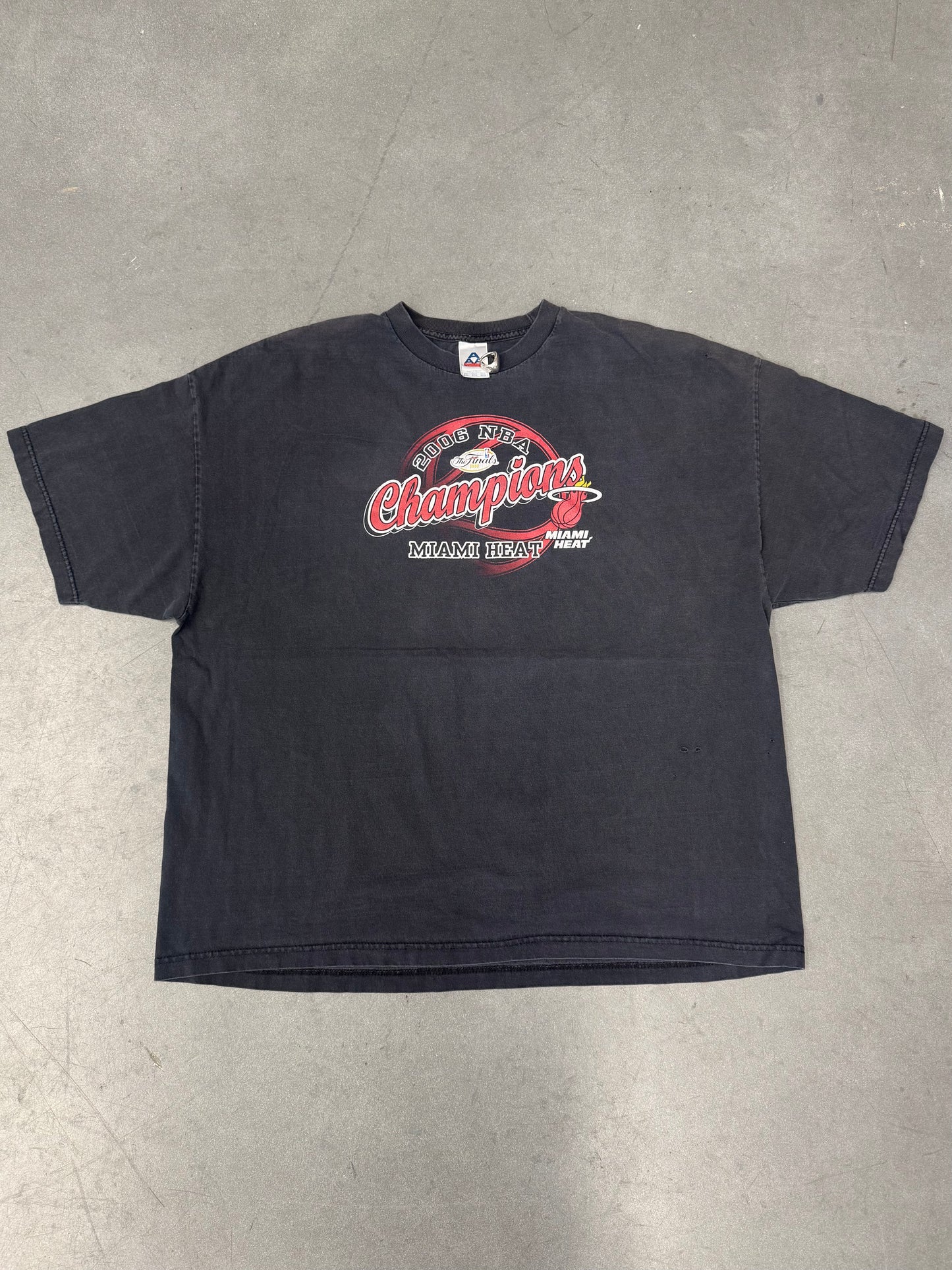 2006 MIAMI HEAT NBA CHAMPIONS TEE (AAA TAG)
