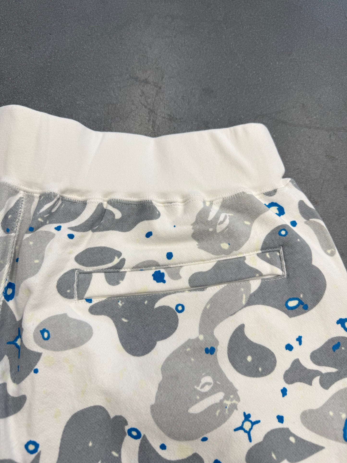 SS20 A BATHING APE BAPE SPACE CAMO WIDE SWEATSHORT - WHITE (XL) (NWT)