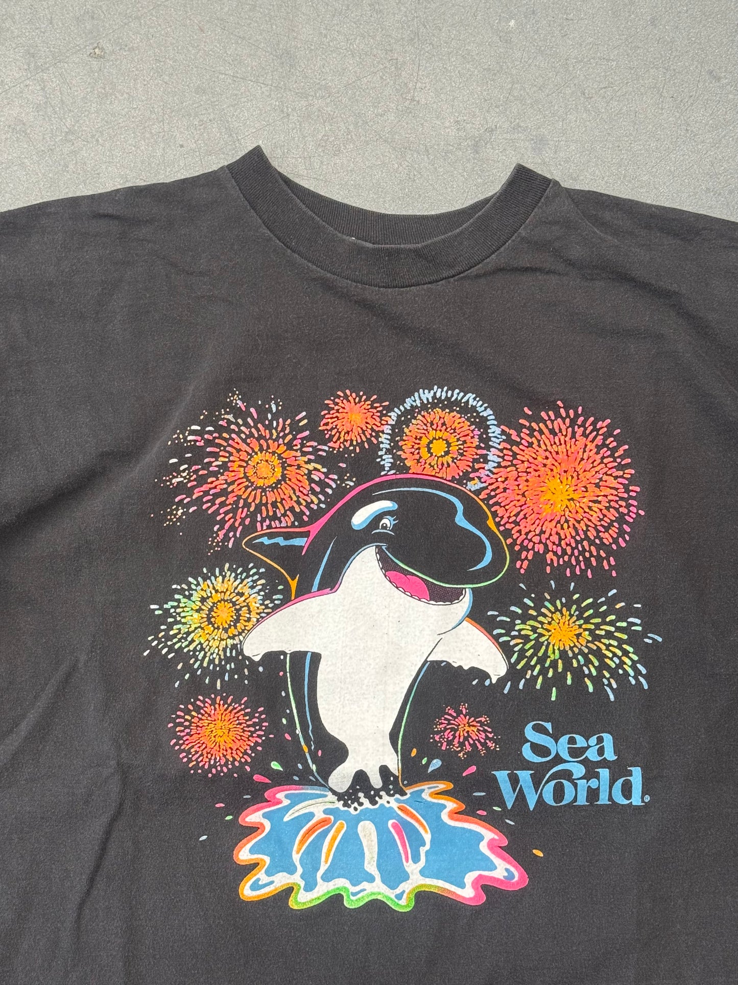 90S SEA WORLD KILLER WHALE GLITTER FIREWORKS TEE (TNT TAG)