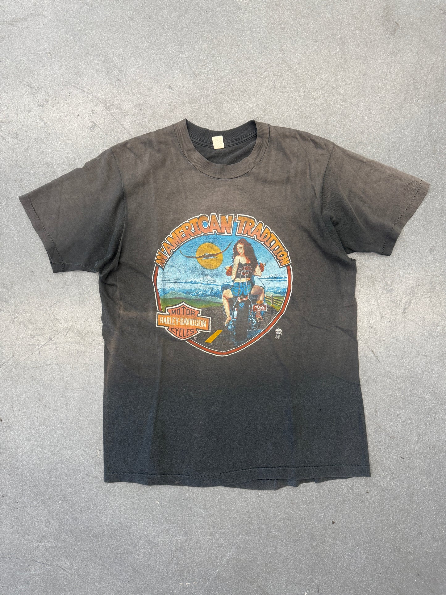 1980S HARLEY DAVIDSON RAHWAY, N.J. AMERICAN TRADITION TEE (FADED TAG)