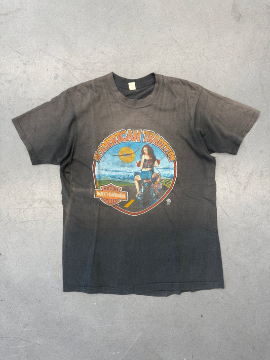 1980S HARLEY DAVIDSON RAHWAY, N.J. AMERICAN TRADITION TEE (FADED TAG)