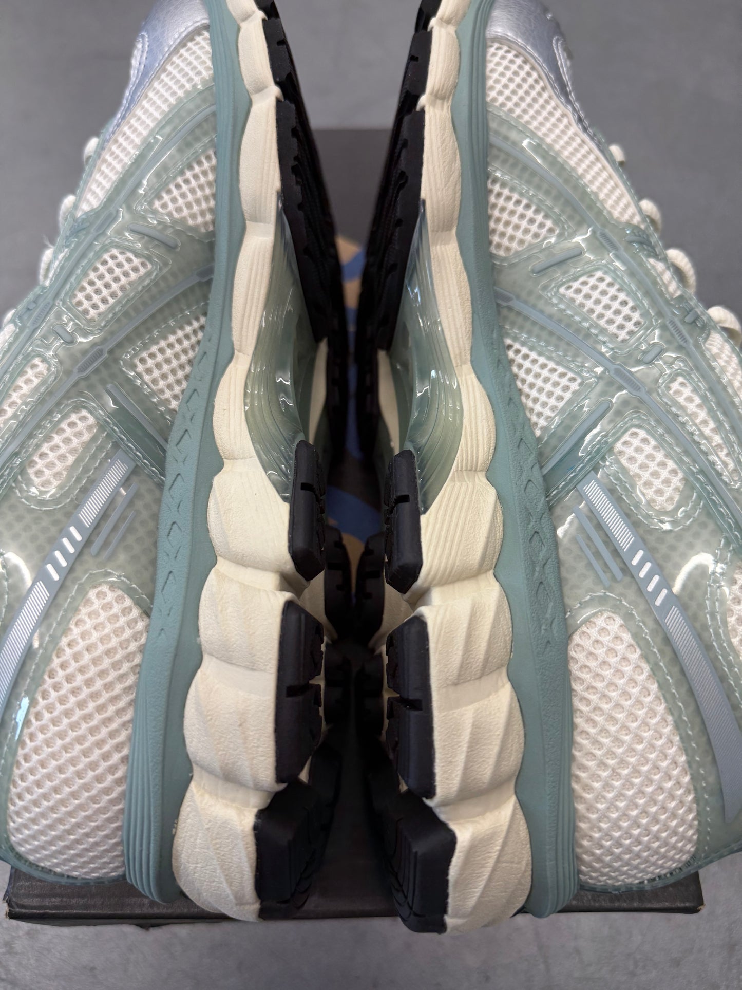 2024 SIZE 8 ASICS GEL-KAYANO 12.1 KITH CREAM SAGE (NWT)