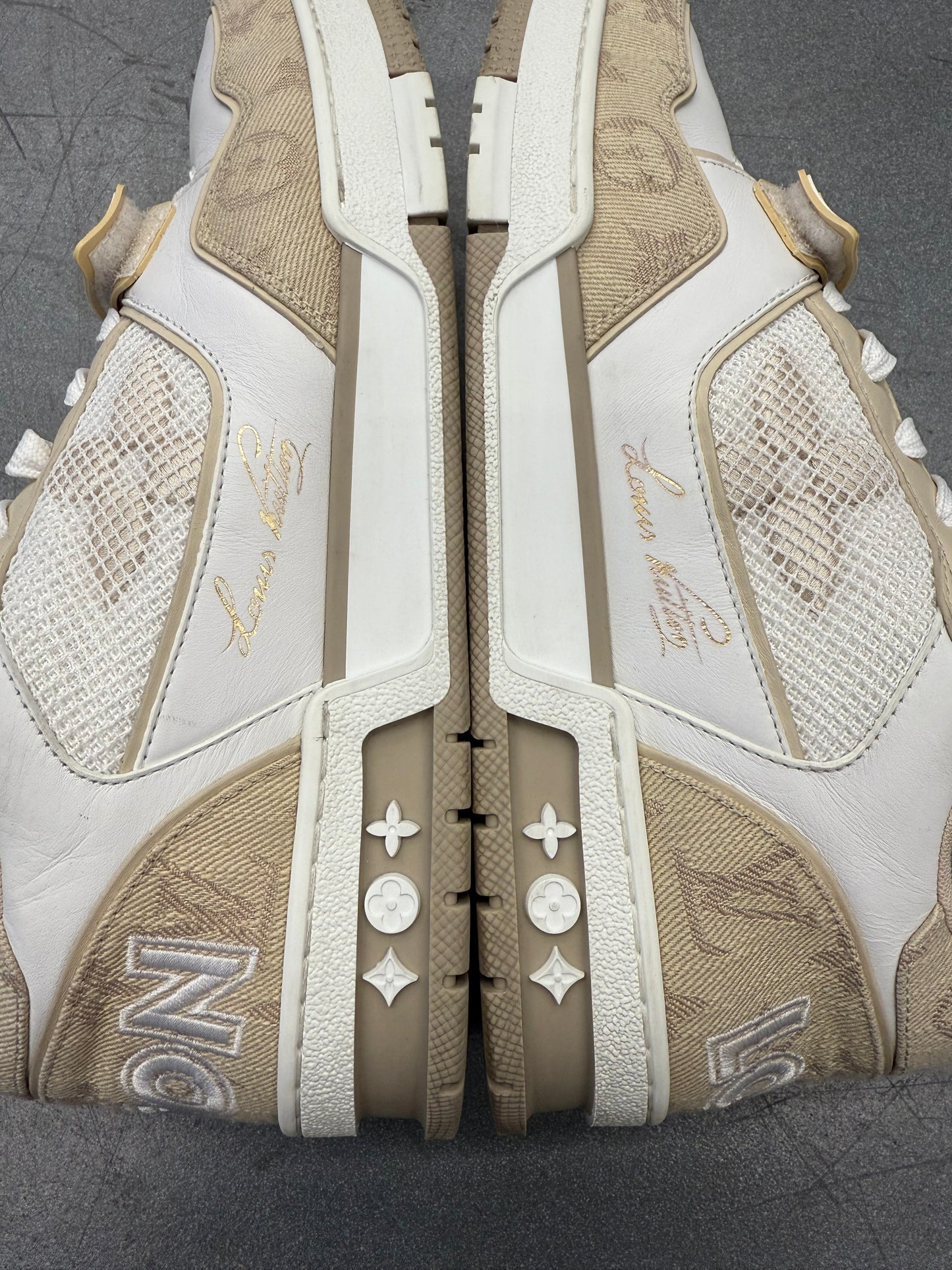 US 9.5 LV 8 LOUIS VUITTON LV TRAINER LOW 'VELCRO STRAP' BEIGE MONOGRAM