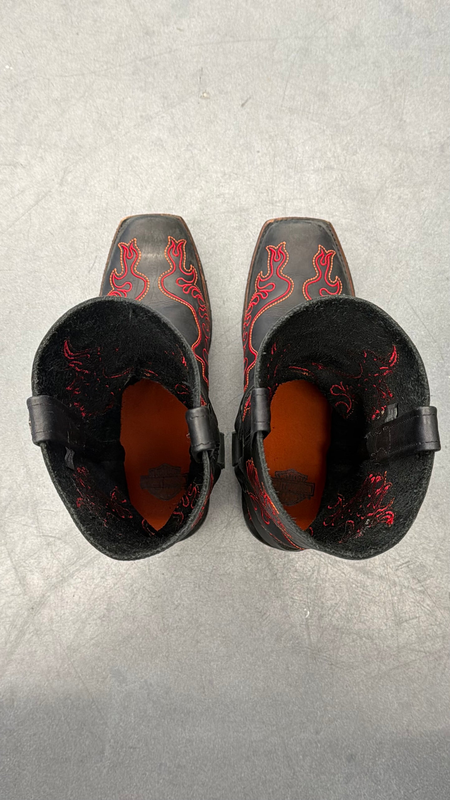 HARLEY-DAVIDSON SLAYTON LEATHER FLAME-EMBROIDERED BOOTS WITH SKULL HARDWARE (W/O BOX)
