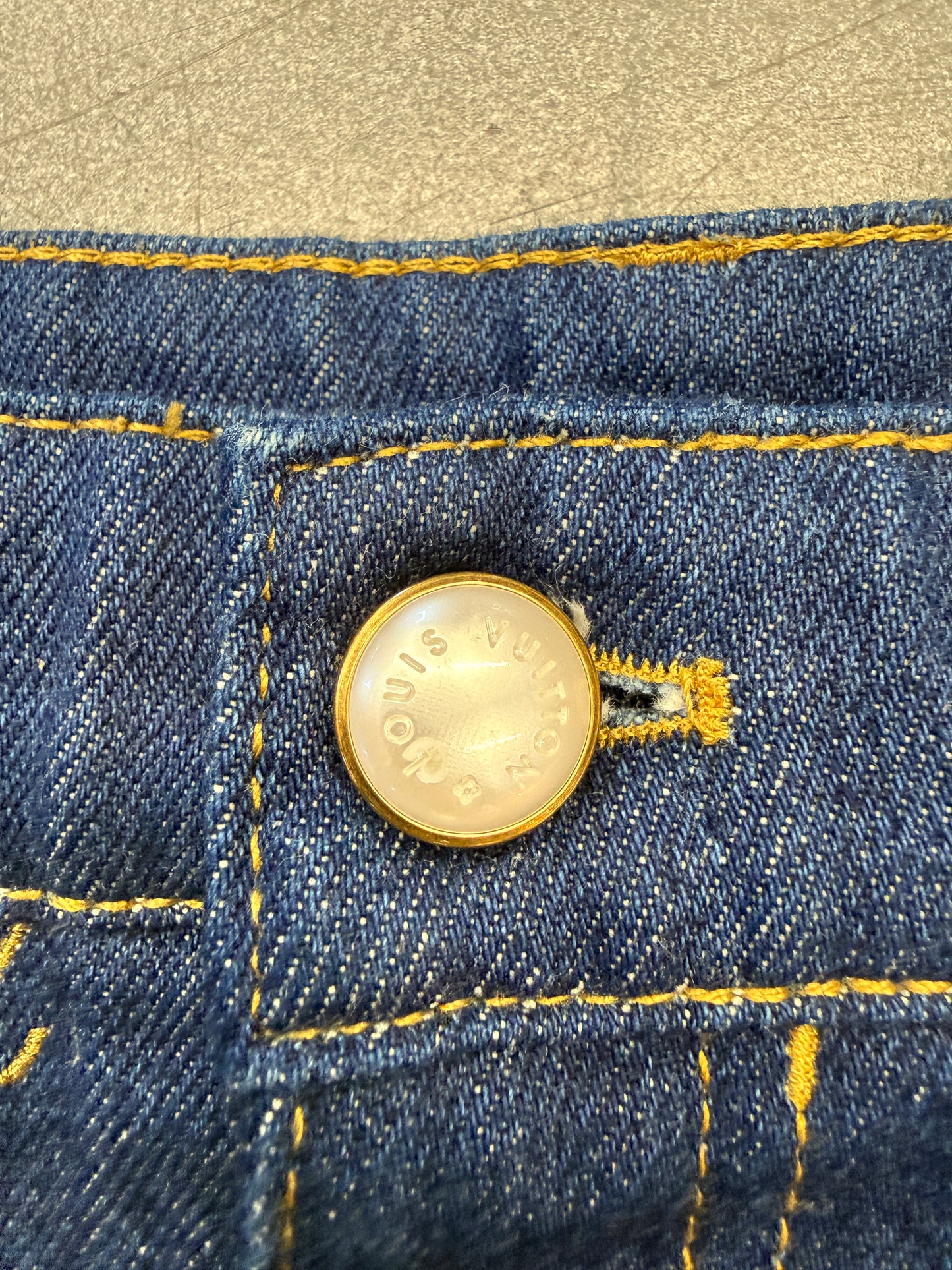 SS24 LOUIS VUITTON EMBROIDERED SIGNATURE DENIM SHORTS