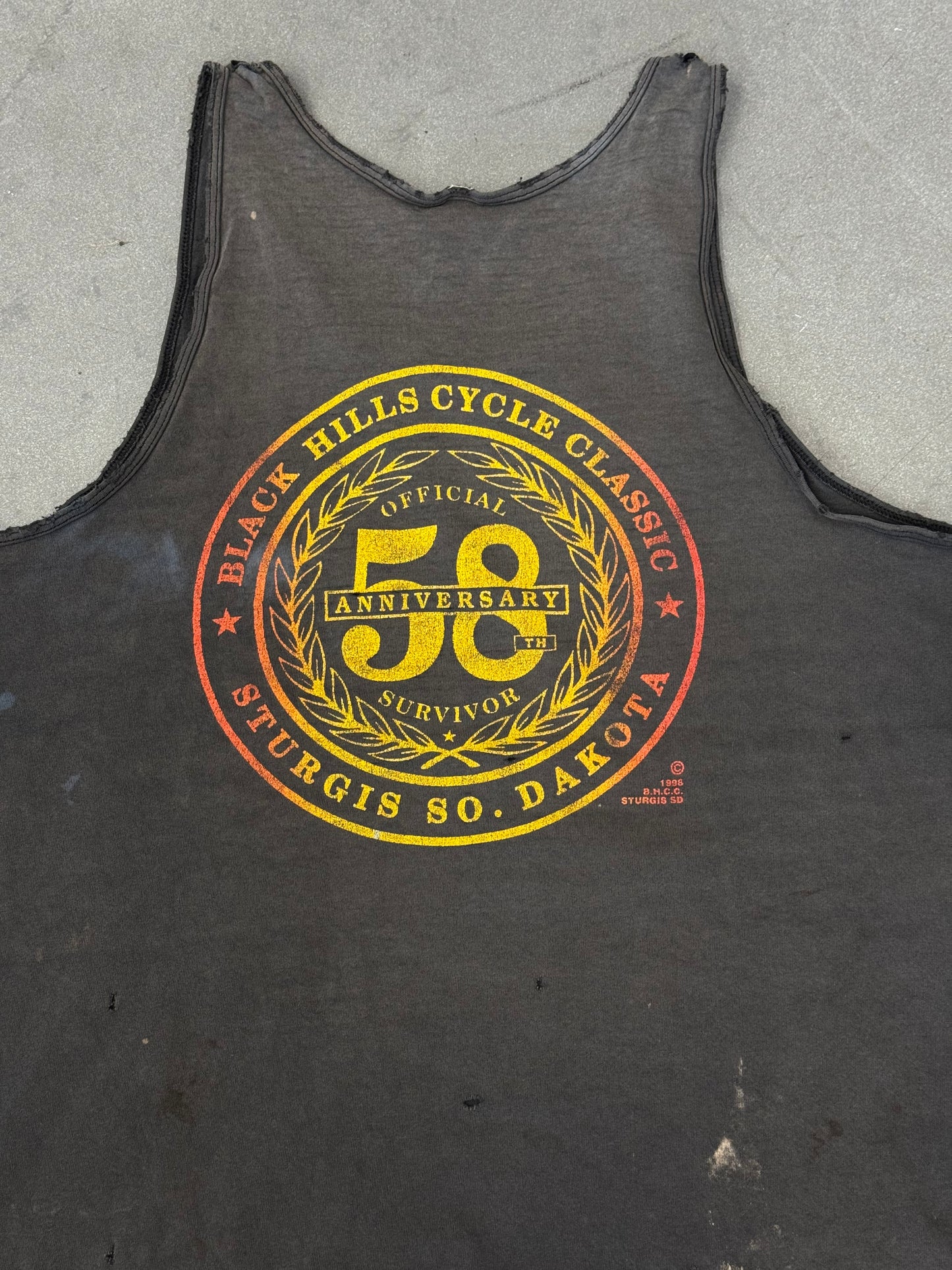 1998 BLACK HILLS CYCLE CLASSIC STURGIS SO. DAKOTA DISTRESSED TANK TOP (FOTL TAG)