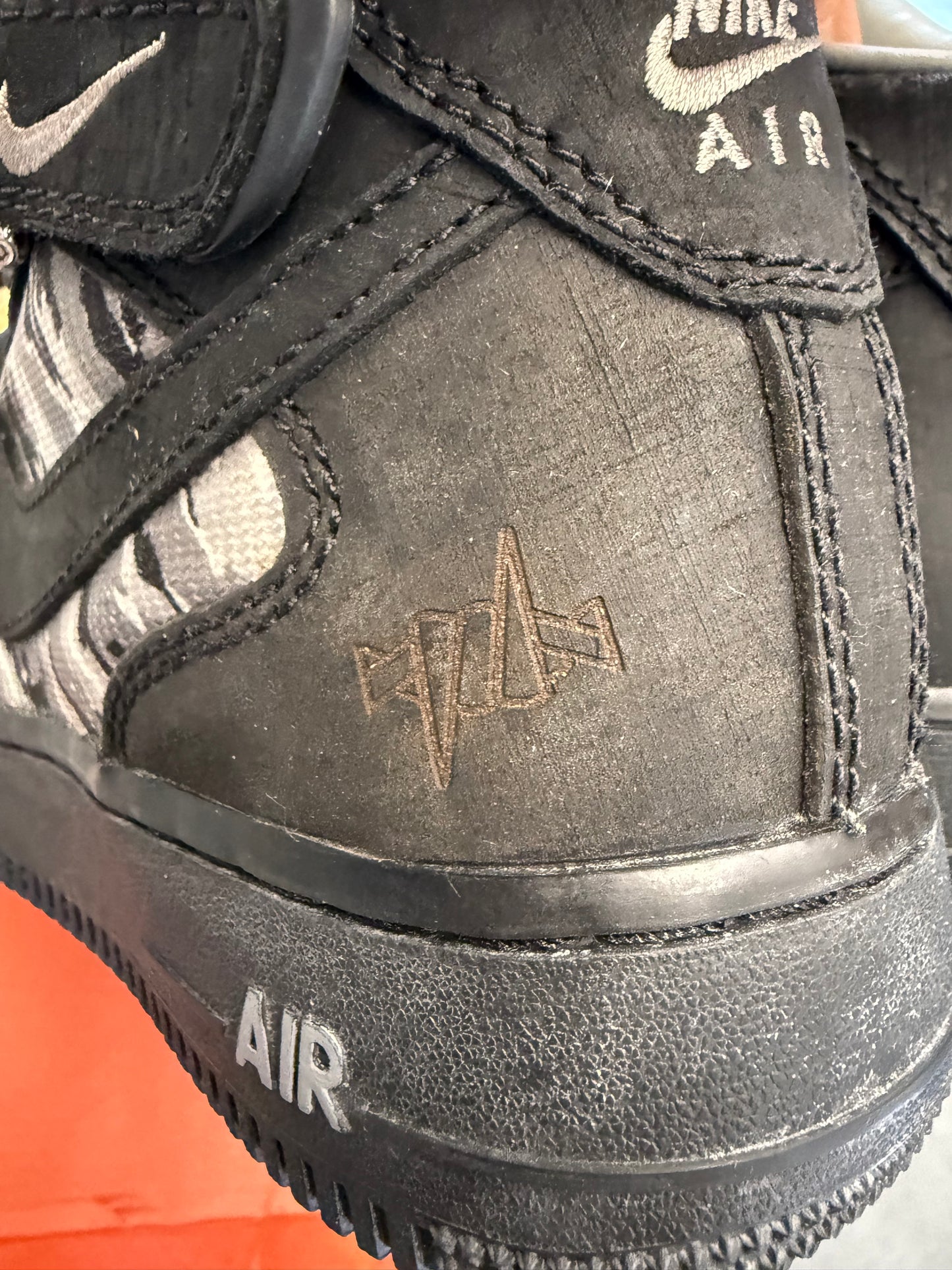 2003 SIZE 8 NIKE AIR FORCE 1 MID NORT RECON (PRE-OWNED WITH BOX)