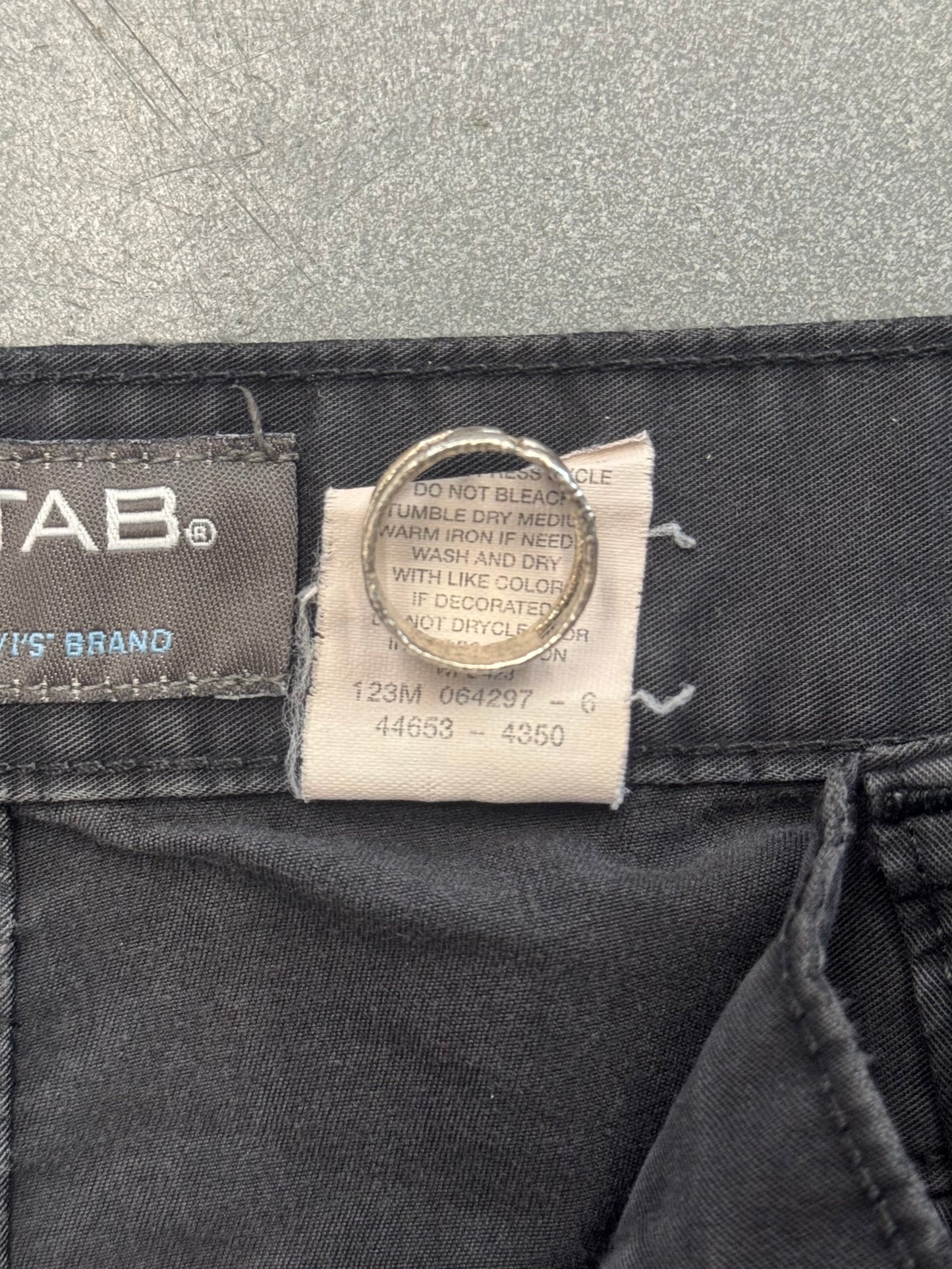 VINTAGE LEVI'S SILVERTAB LIGHTWEIGHT MESH CARGO POCKET CHINO PANTS