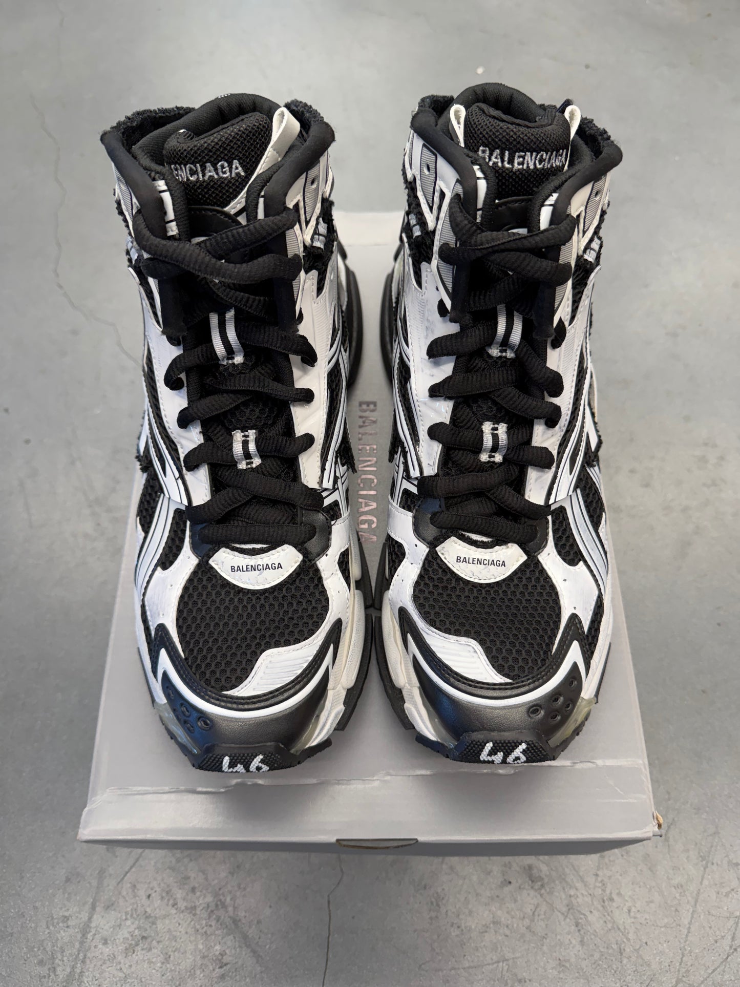 SIZE 46 BALENCIAGA RUNNER HIGH WHITE/BLACK - 46 (PRE-OWNED WITH BOX)