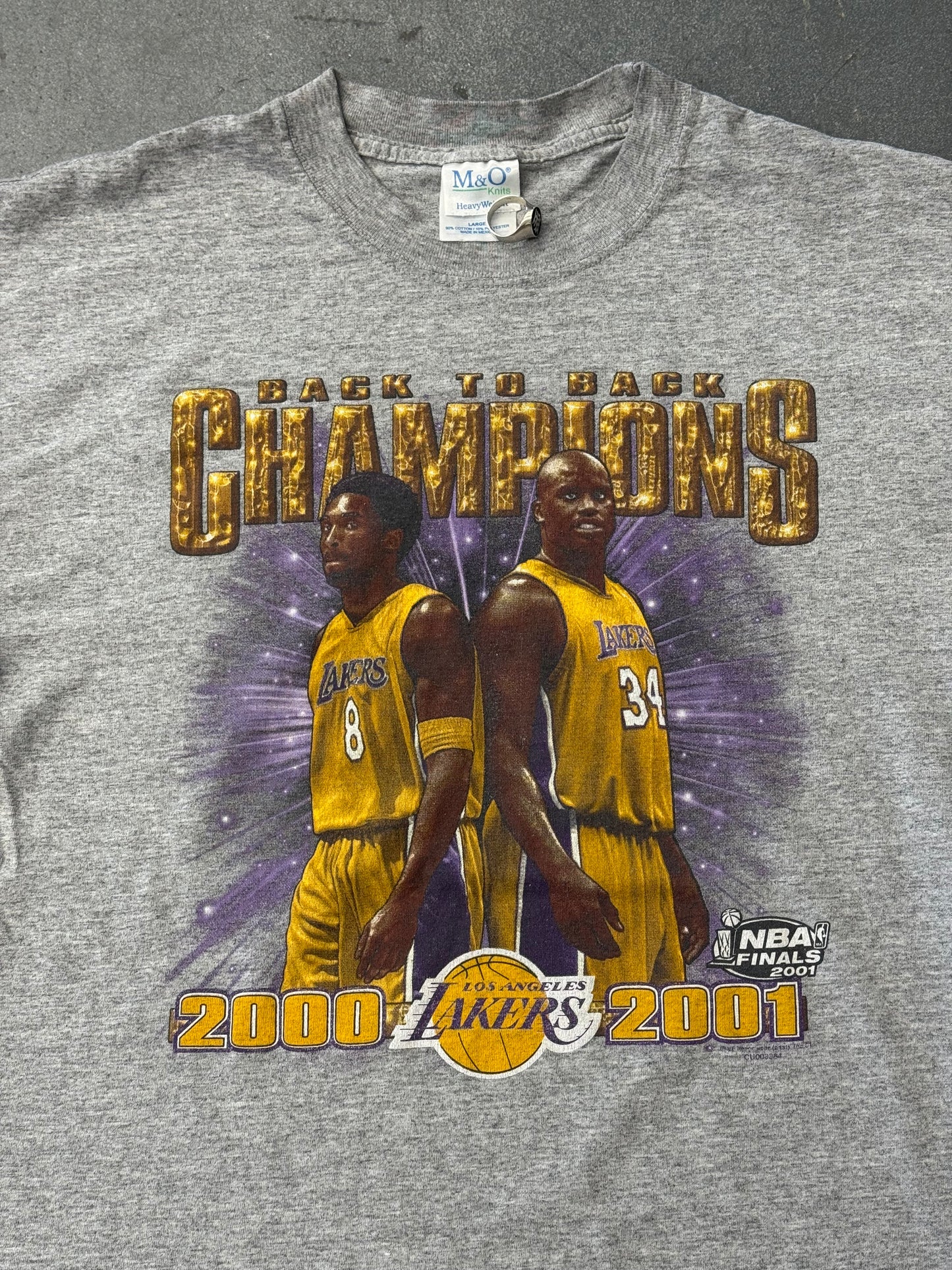 2001 LOS ANGELES LAKERS BACK TO BACK CHAMPIONS NBA FINALS TEE (M&O TAG)