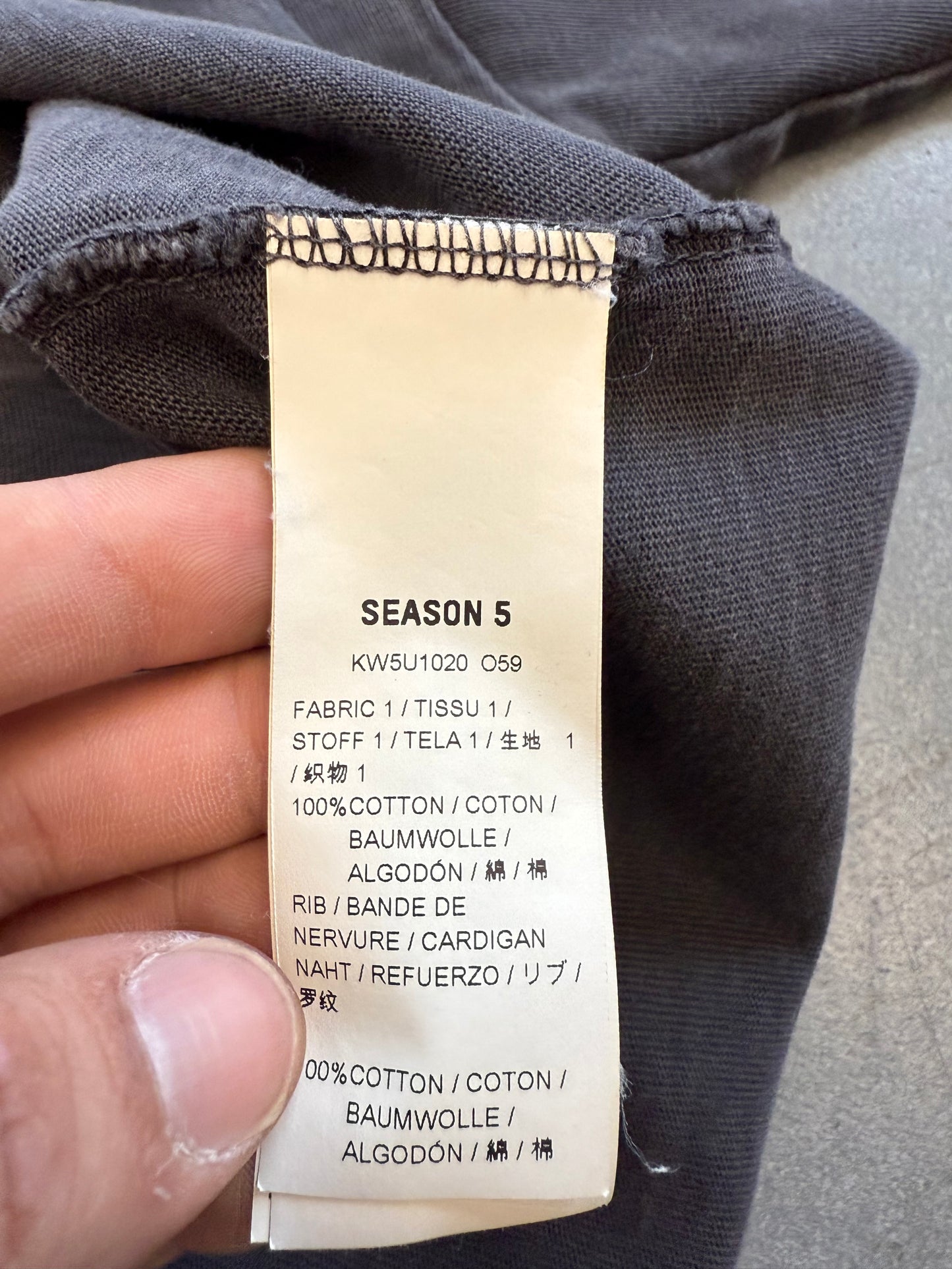YEEZY SEASON 5 CREST LOGO TEE - BLACK (S) (CROPPED)