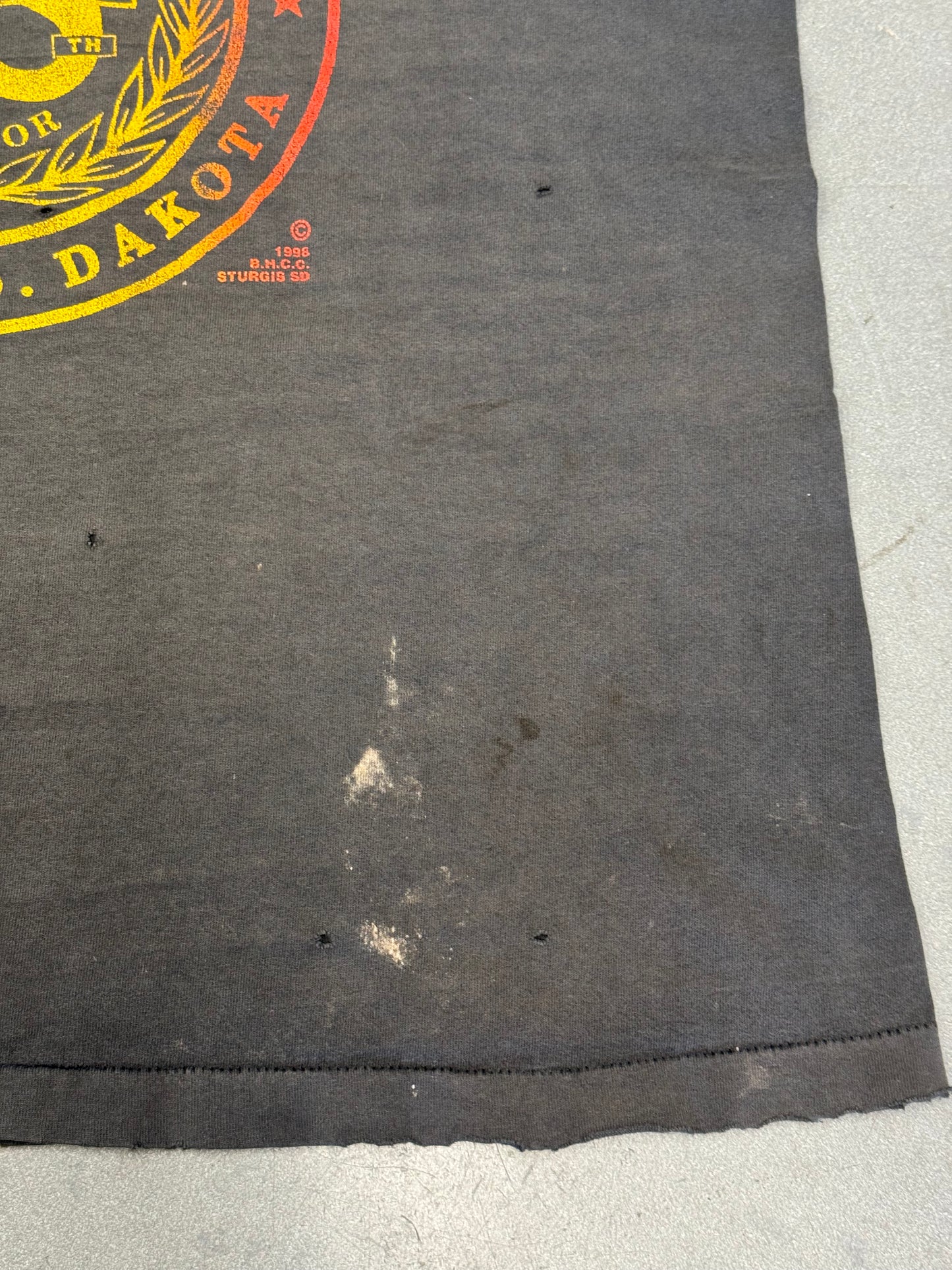 1998 BLACK HILLS CYCLE CLASSIC STURGIS SO. DAKOTA DISTRESSED TANK TOP (FOTL TAG)