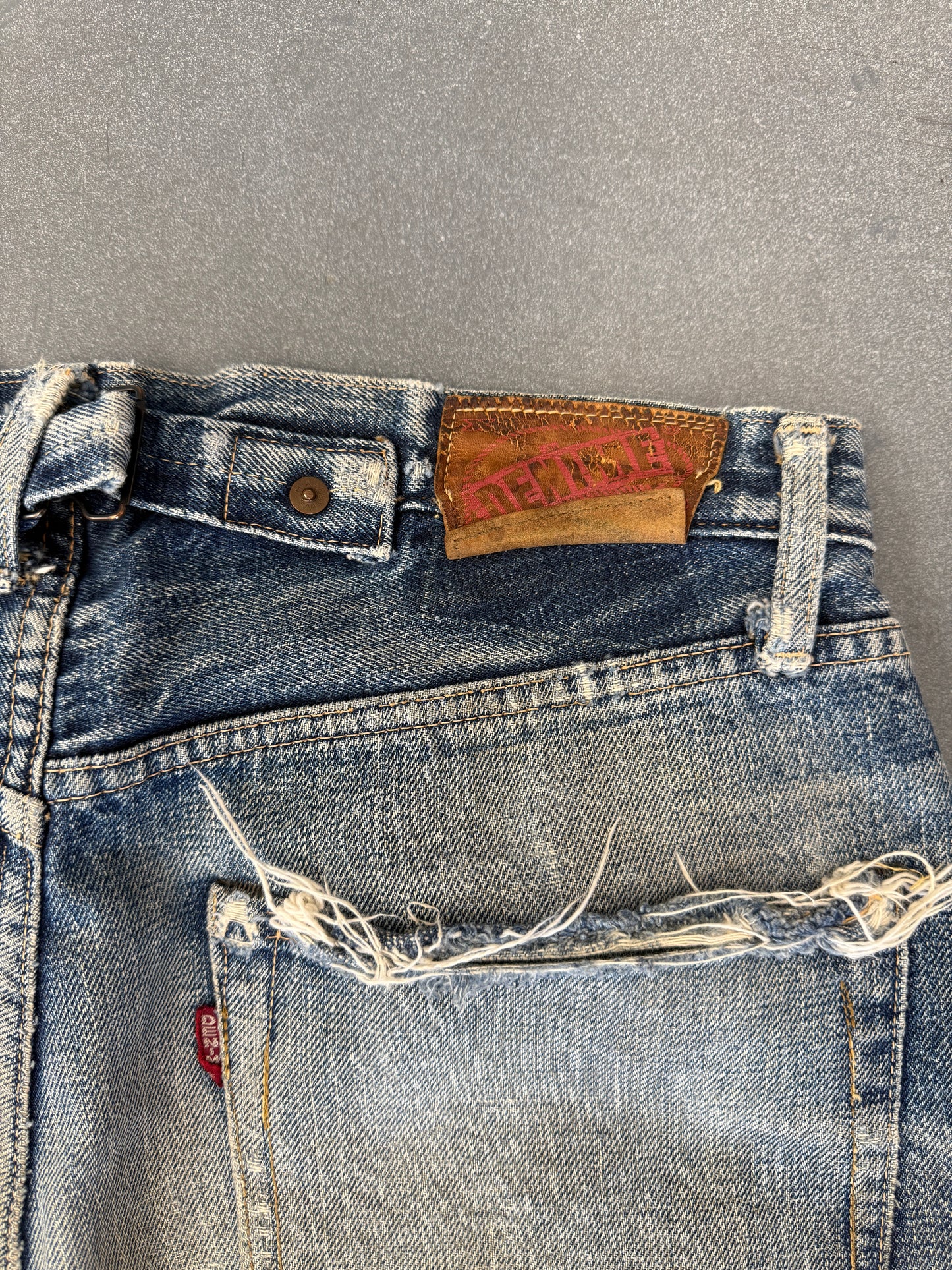 VINTAGE DENIME SELVEDGE DESTROYED STITCHED JEANS