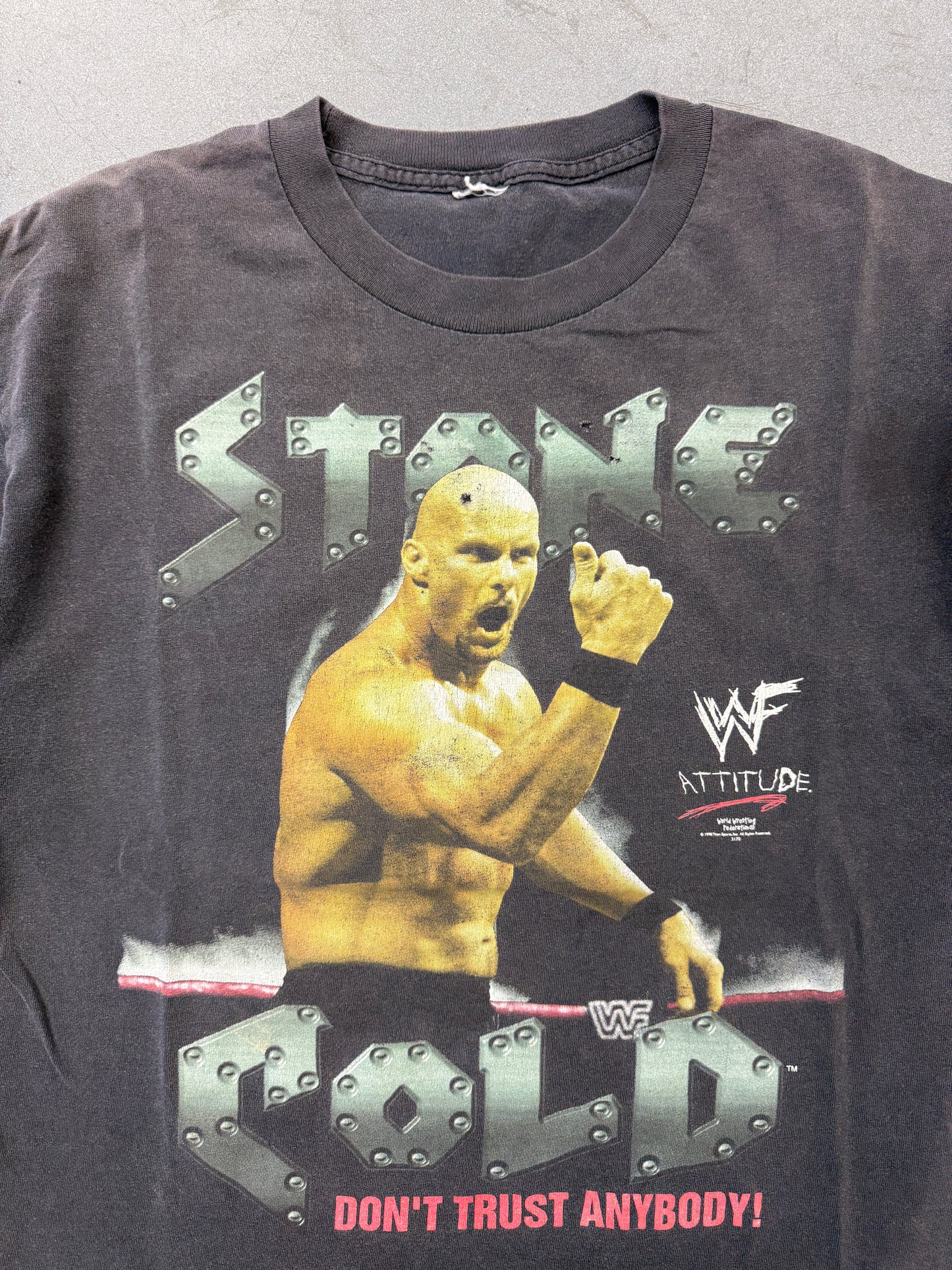 1998 WWF ATTITUDE STONE COLD DON'T TRUST ANYBODY! TEE (PULLED TAG)