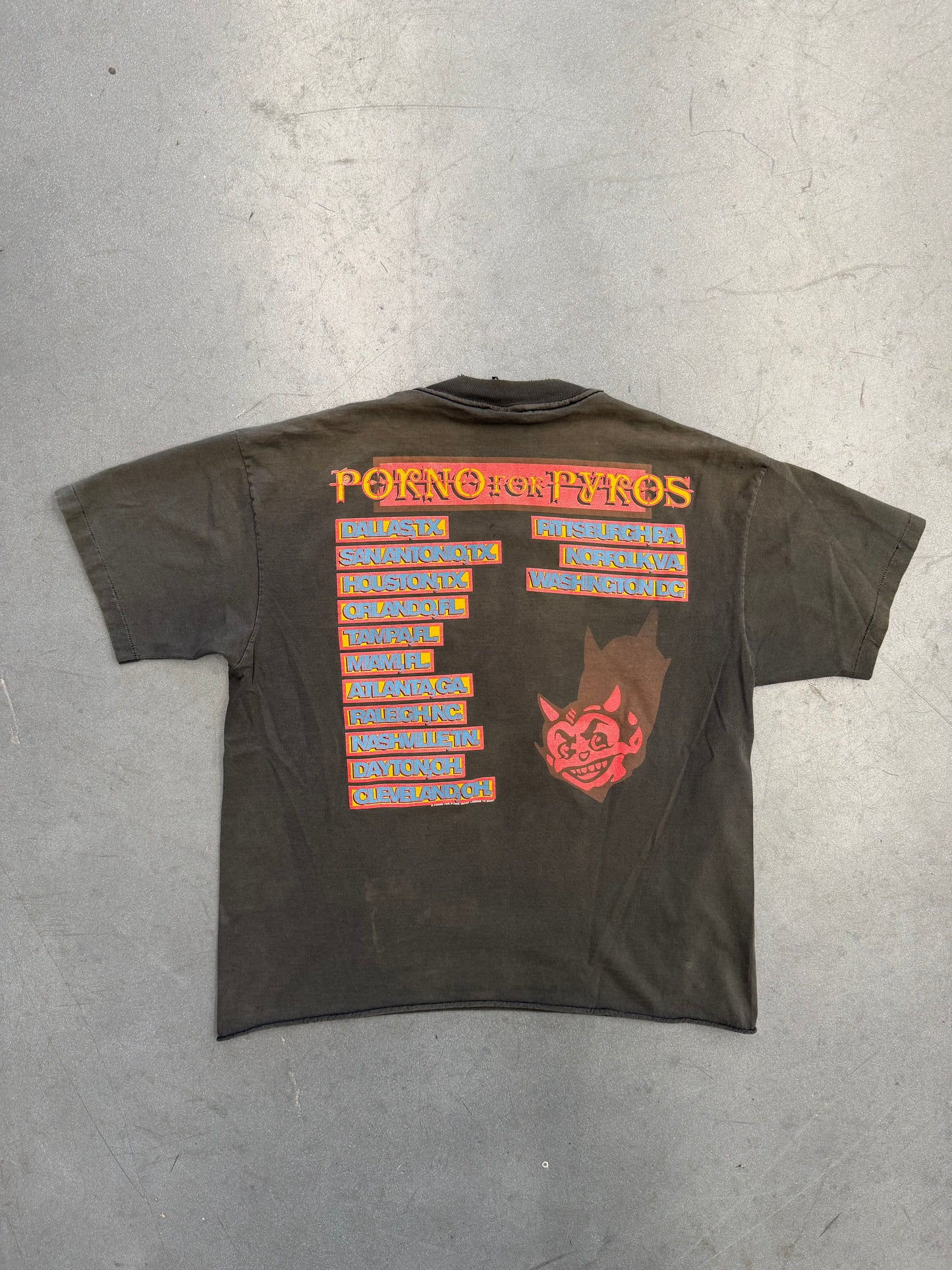 1993 PORNO FOR PYROS BON APPETIT CROPPED TEE (GIANT TAG)