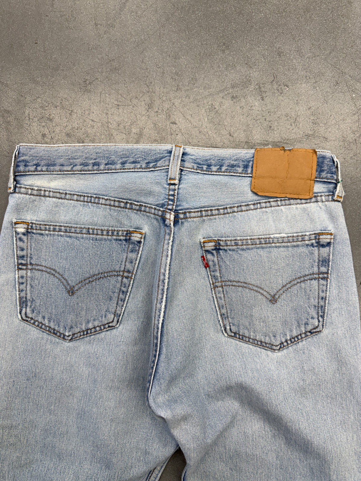 90S LEVI'S 501 DISTRESSED LIGHT DENIM JEANS (FADED BACK PATCH) (33X32)