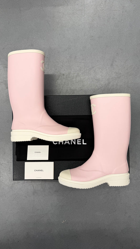 2026 CHANEL INTERLOCKING LOGO RUBBER RAIN BOOTS