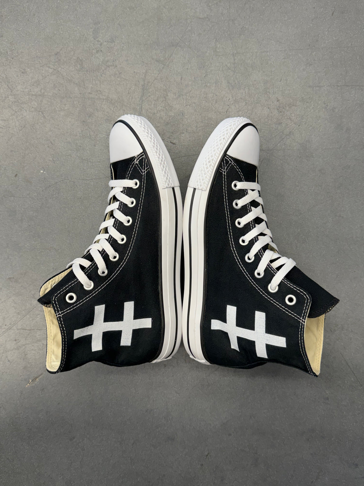 2014 MARILYN MANSON THE END TIMES TOUR FRIENDS AND FAMILY CONVERSE 1 OF 10 (WITHOUT BOX)