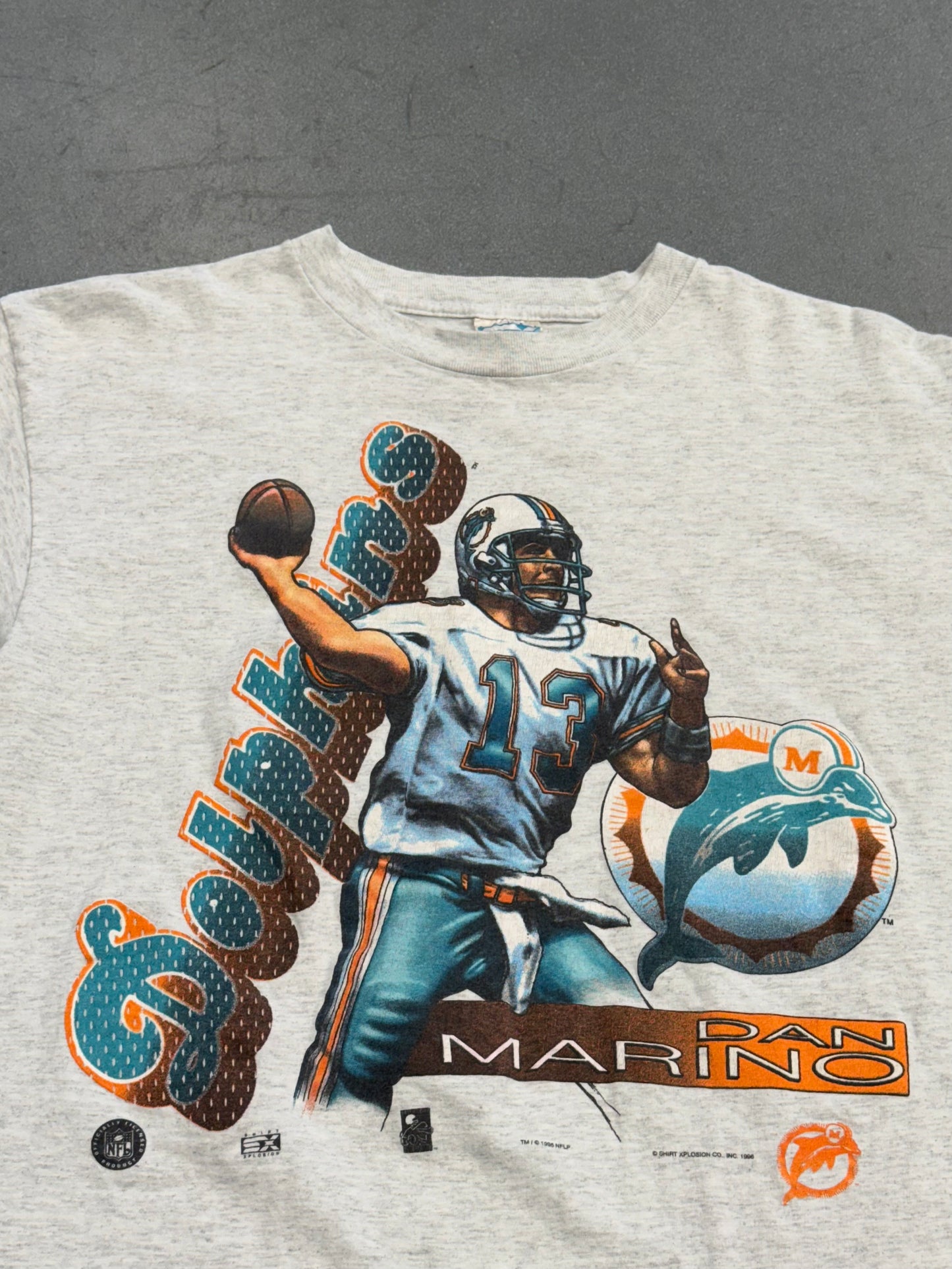 1996 MIAMI DOLPHINS DAN MARINO THROWING FOOTBALL TEE (SX SHIRT XPLOSION TAG)