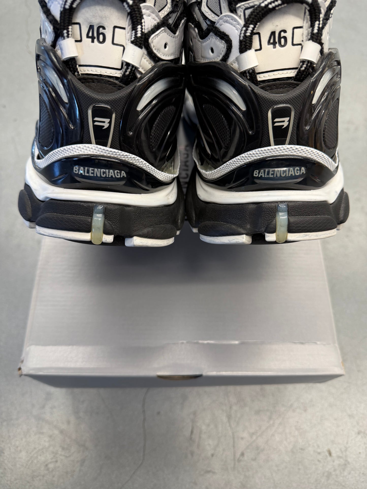 SIZE 46 BALENCIAGA RUNNER HIGH WHITE/BLACK - 46 (PRE-OWNED WITH BOX)