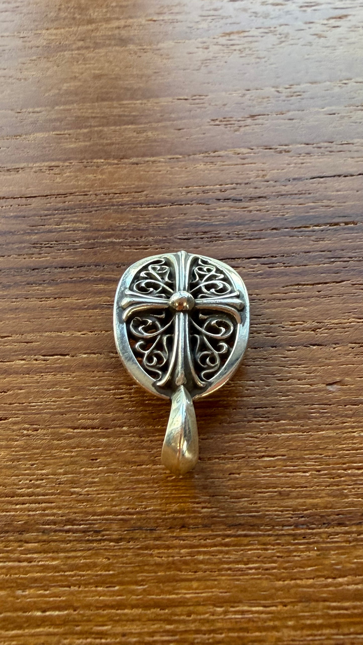 CHROME HEARTS OVAL CROSS SILVER PENDANT