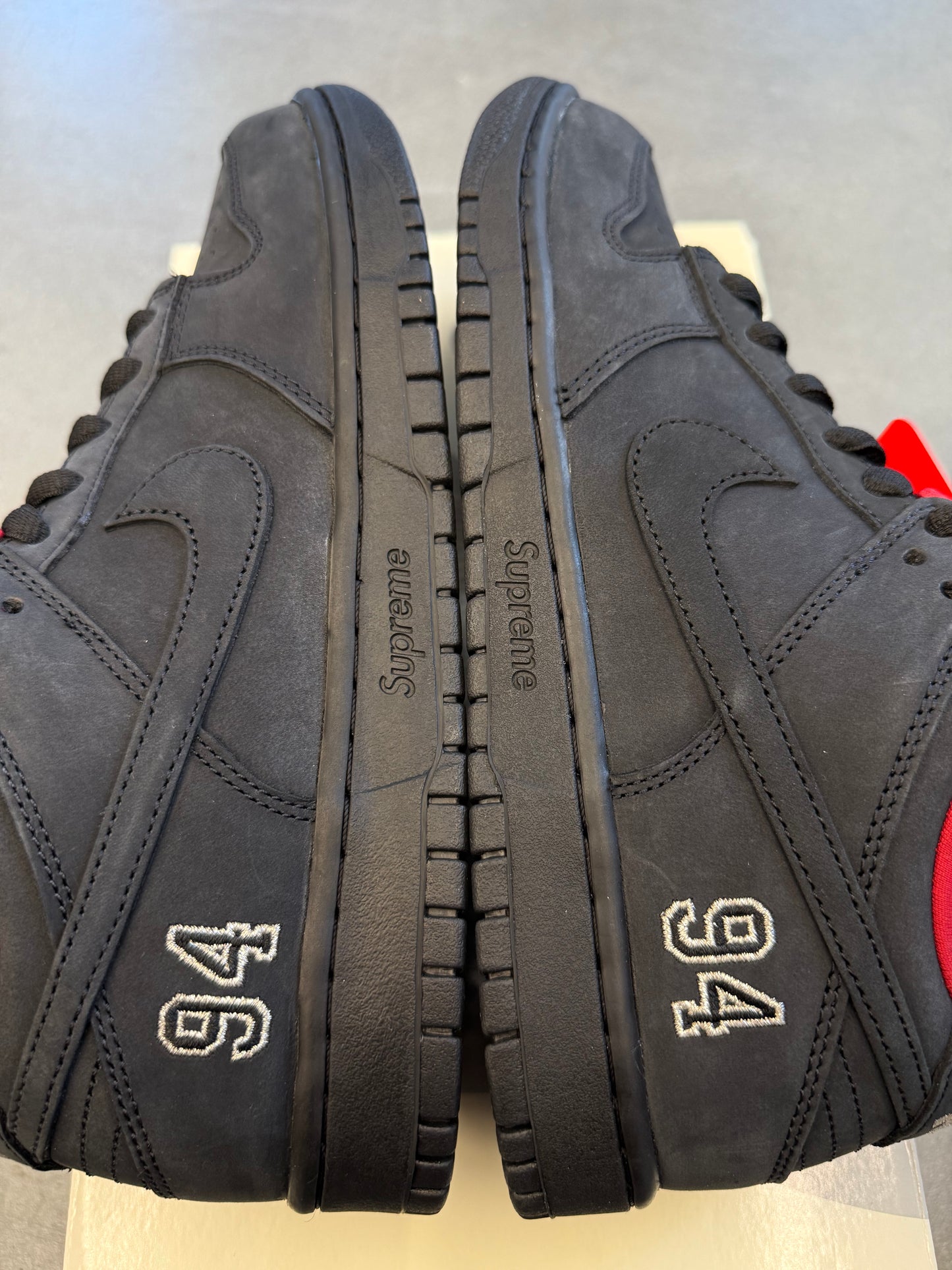 2025 SIZE 9 NIKE SB DUNK LOW SUPREME 94 - BLACK (NEW WITH BOX)