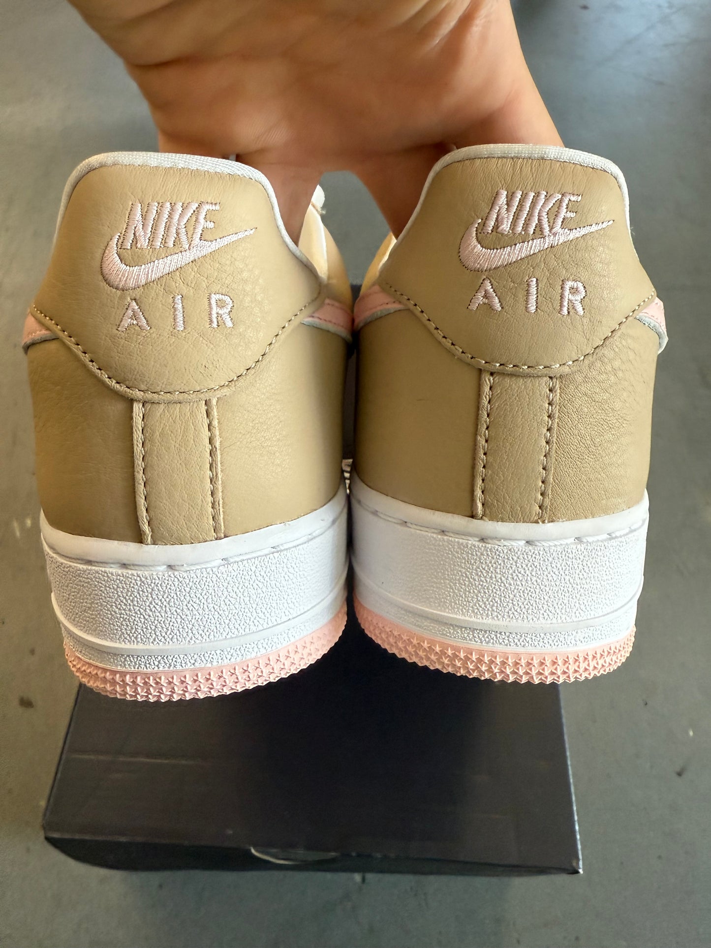 2024 SIZE 9.5 NIKE AIR FORCE 1 LOW LINEN (NEW WITH BOX)