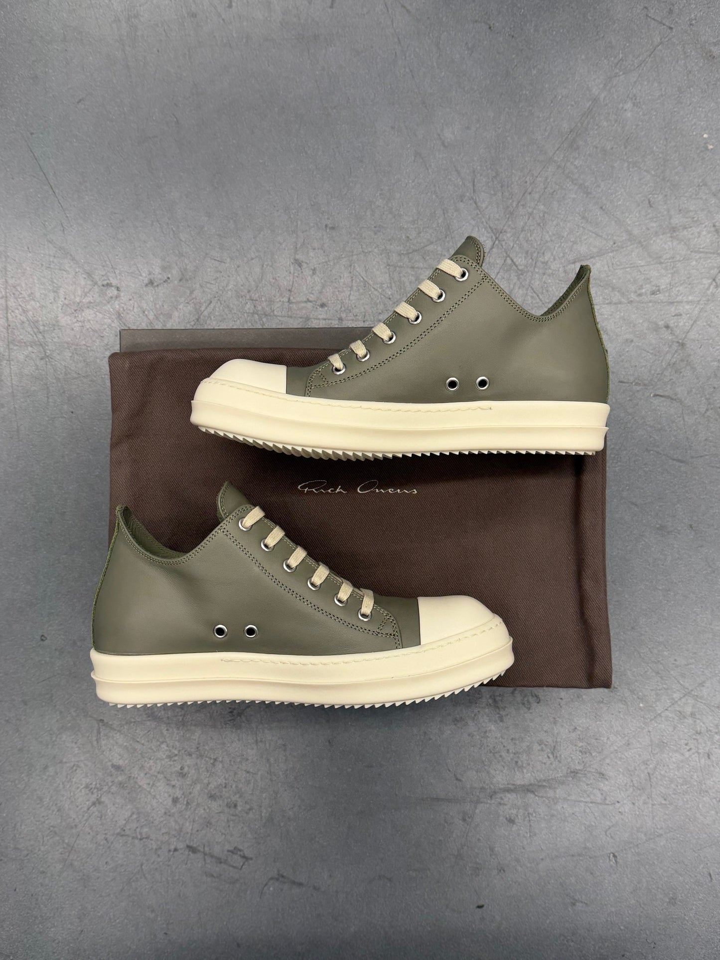 SIZE 40 RICK OWENS LOW SNEAKS - CELADON (NEW IN BOX)