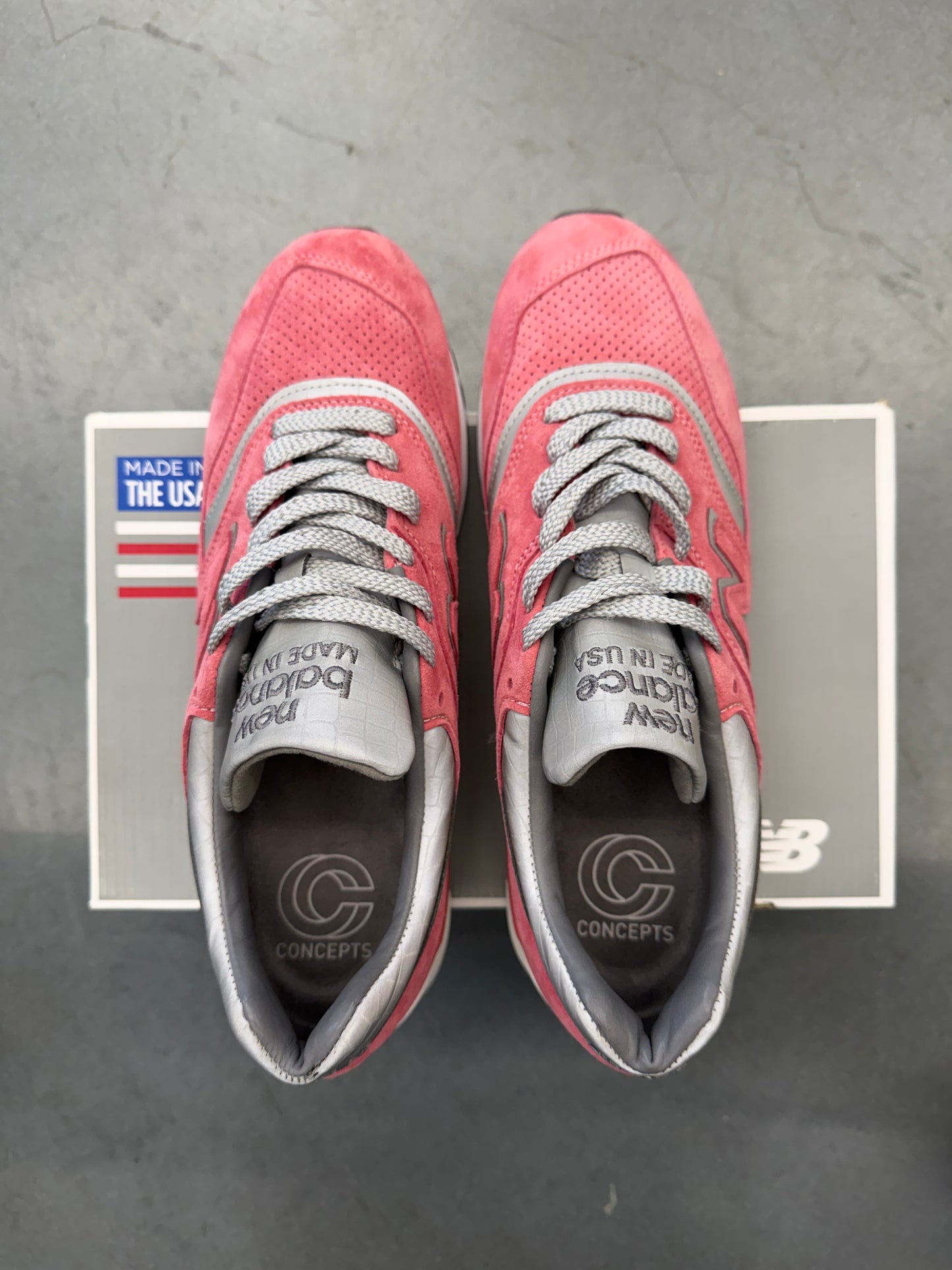 2014 SIZE 10.5 NEW BALANCE 997 CONCEPTS ROSE SNEAKERS (PRE-OWNED WITH SIZE 10 REPLACEMENT BOX)