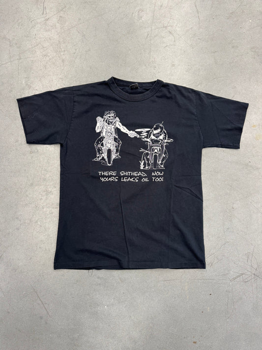 90S SCOOTERS & HOOTERS TEE SHIRT SHOP "THERE SHITHEAD. NOW YOURS LEAKS OIL TOO!" TEE (FADED TAG)