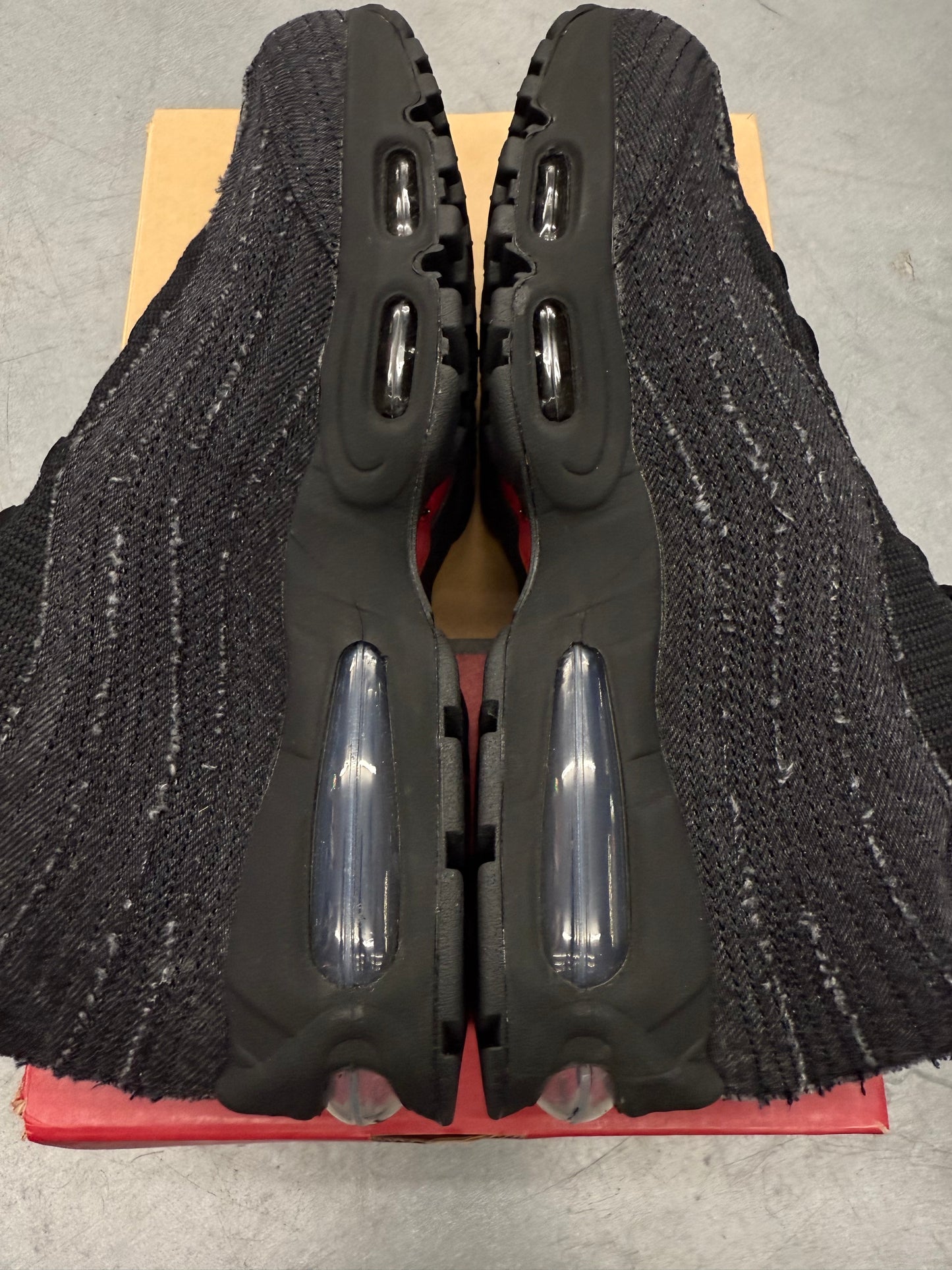 2025 SIZE 9 NIKE AIR MAX 95 OG LEVI'S - BLACK