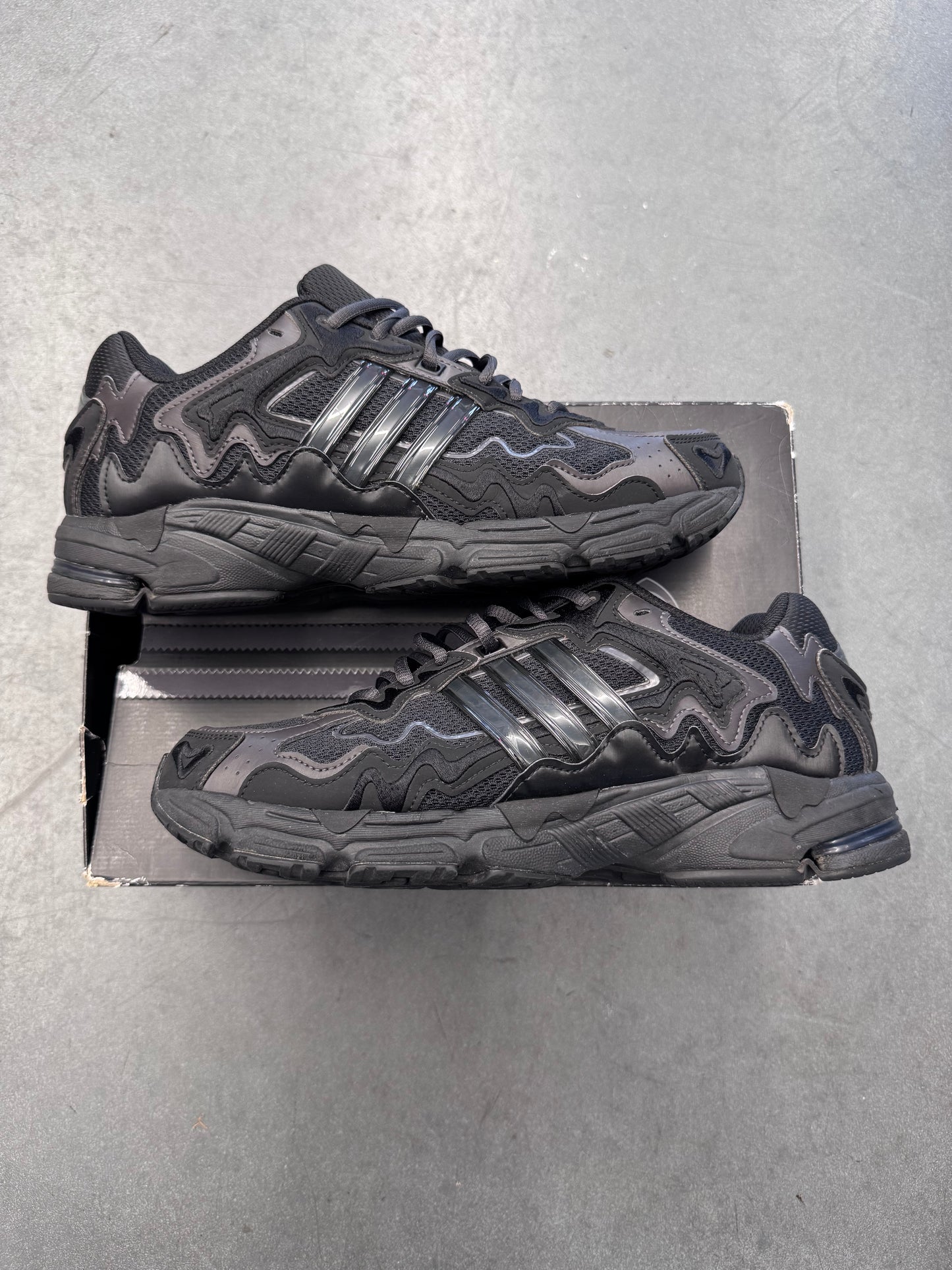 2023 SIZE 10.5 ADIDAS RESPONSE CL BAD BUNNY TRIPLE BLACK (PRE-OWNED WITH BOX)