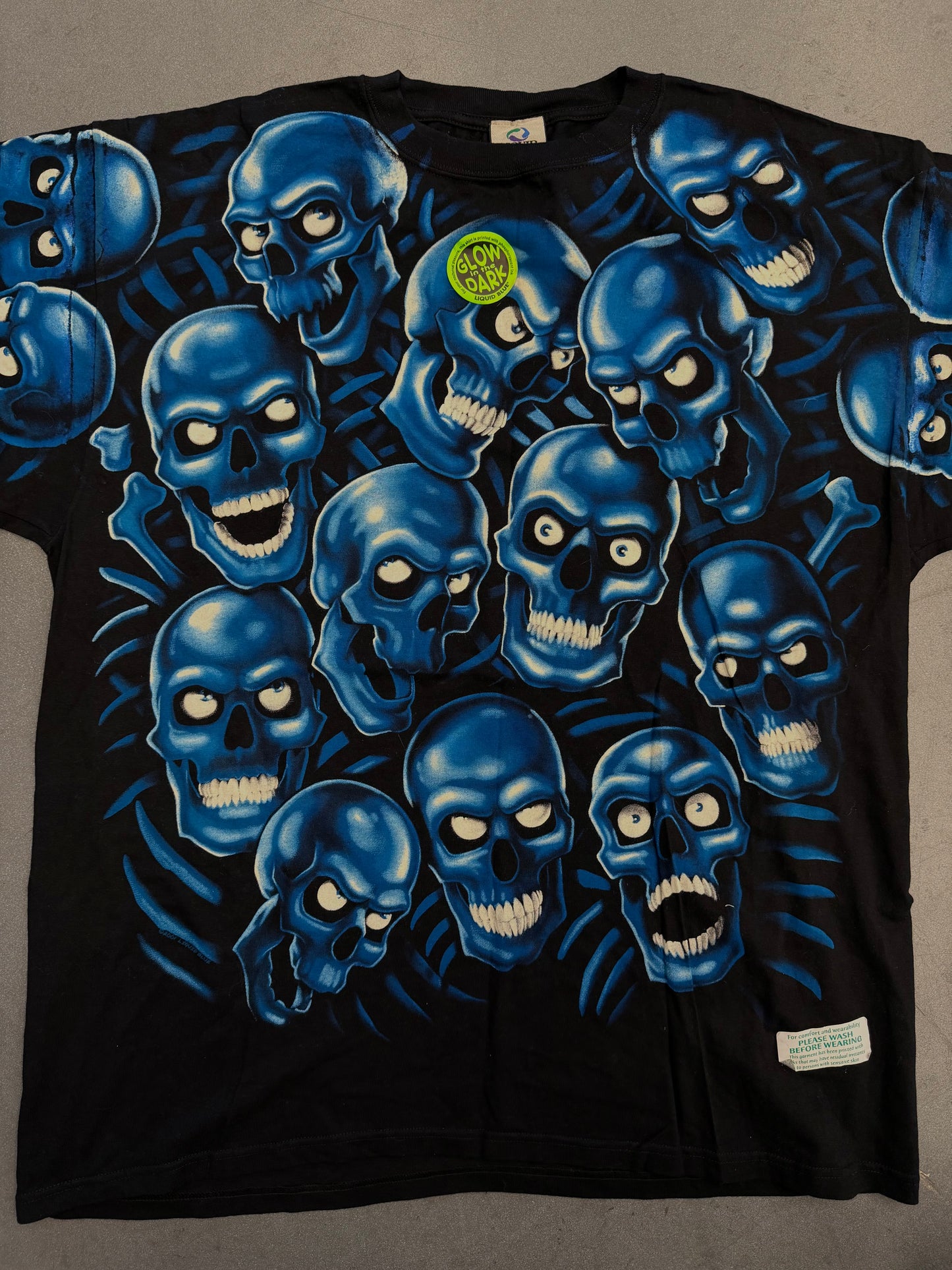 2001 LIQUID BLUE GLOW IN THE DARK SKULLS AOP TEE - BLUE (NWT)